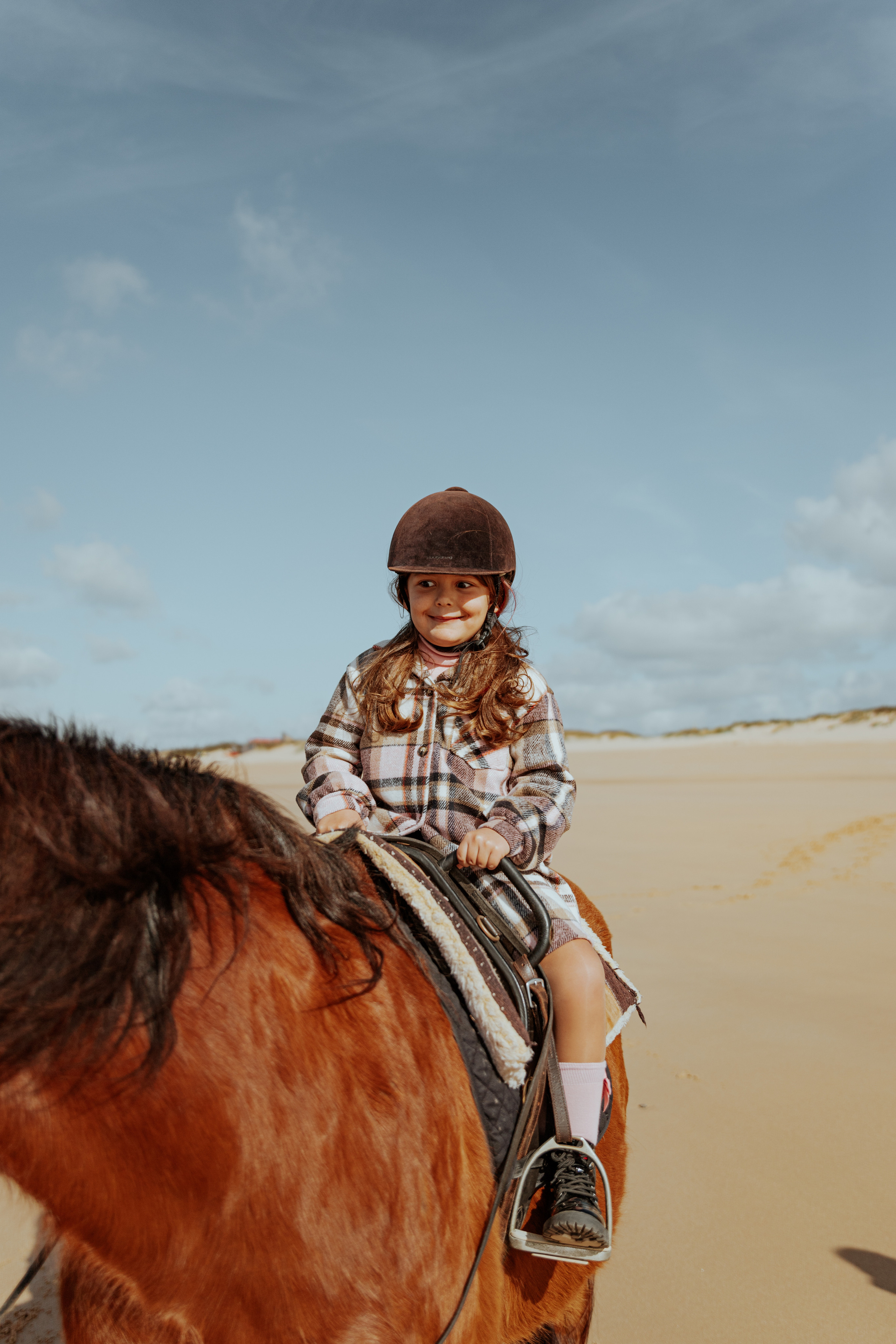 Passeio a cavalo na praia dos Supertubos. Luxury Wedding Photography & Cinematic Films | Portugal & Destination Weddings | Ricardo & Mary Pictures