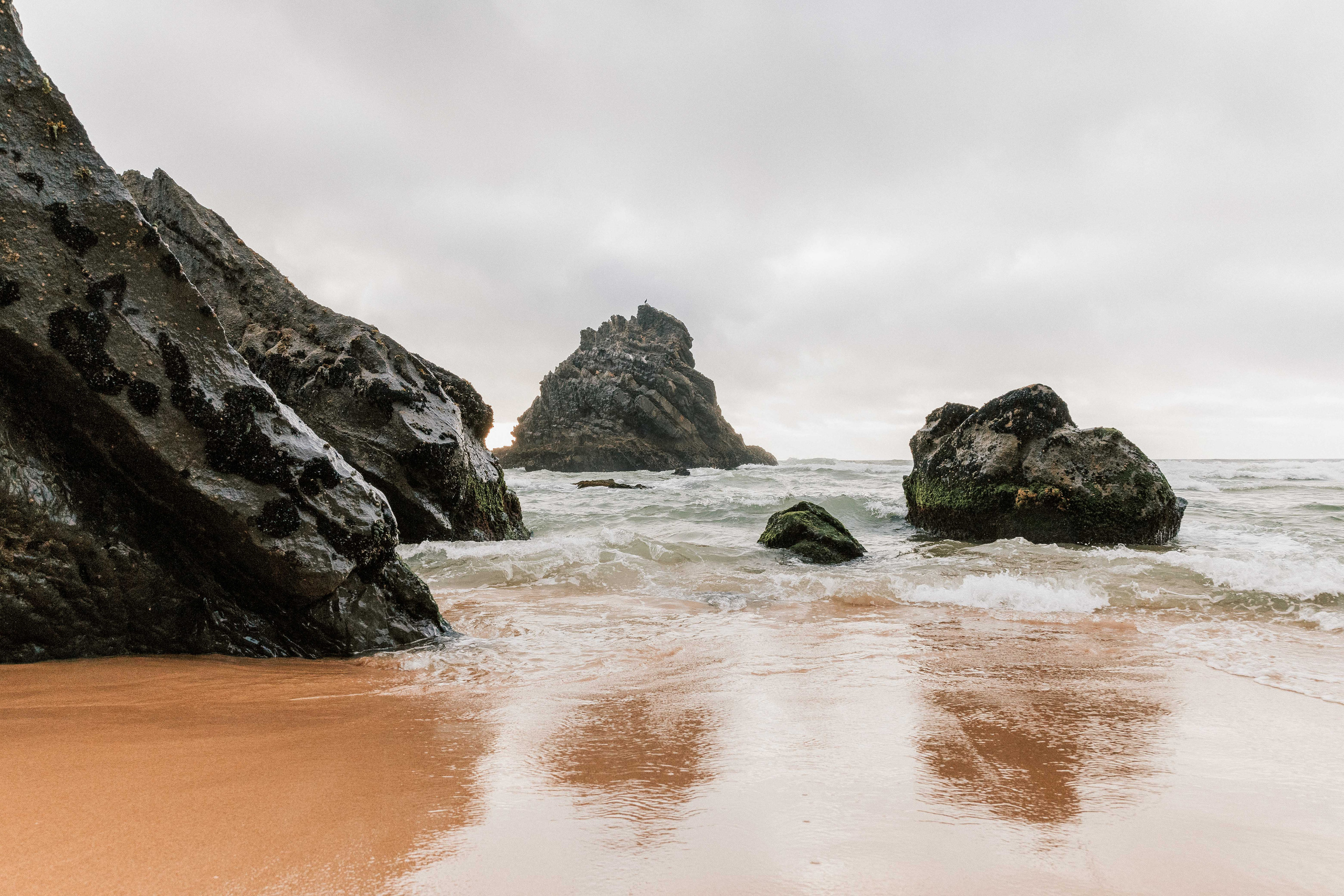 Sessão Maternidade em Praia da Adraga. Luxury Wedding Photography & Cinematic Films | Portugal & Destination Weddings | Ricardo & Mary Pictures