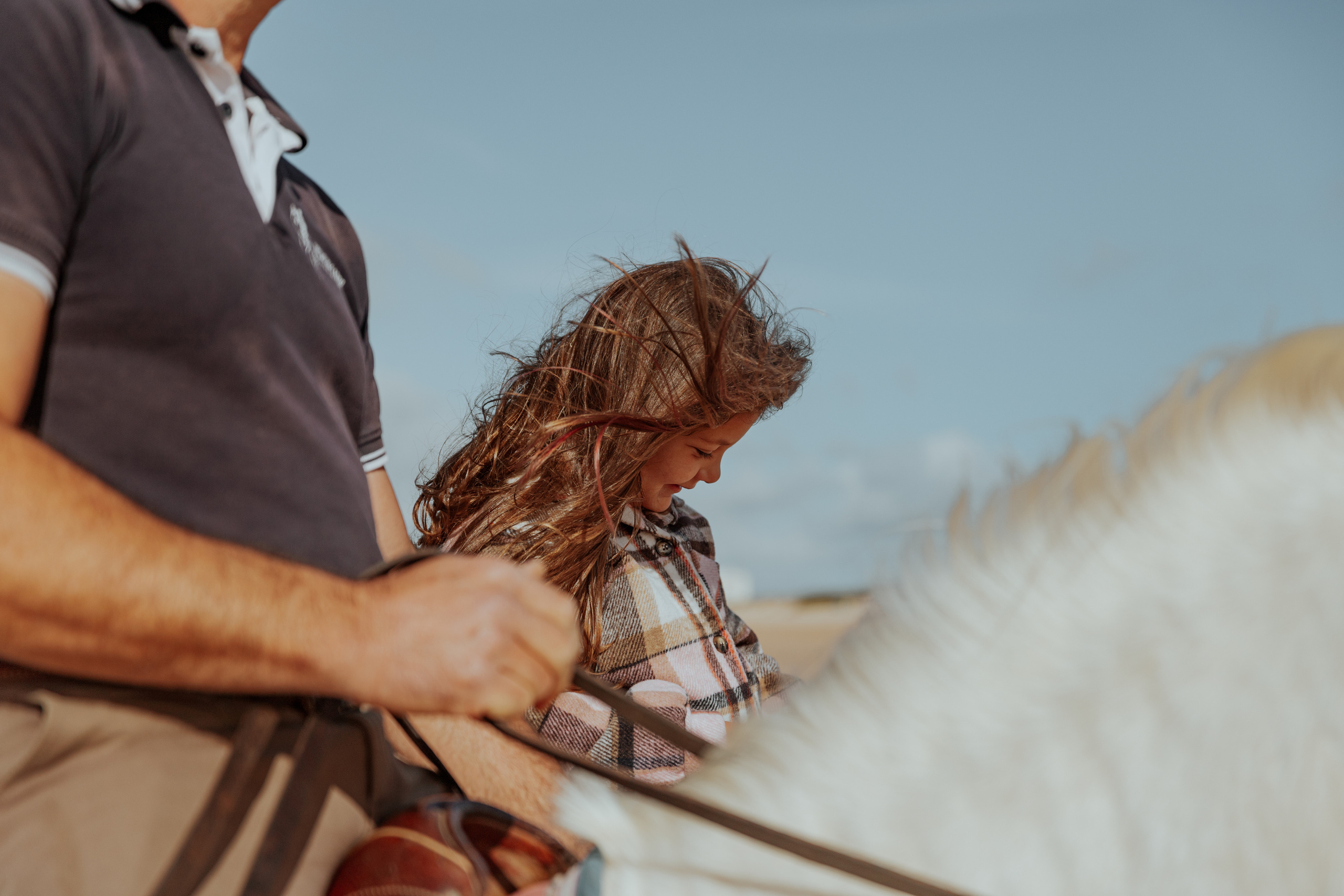 Passeio a cavalo na praia dos Supertubos. Luxury Wedding Photography & Cinematic Films | Portugal & Destination Weddings | Ricardo & Mary Pictures