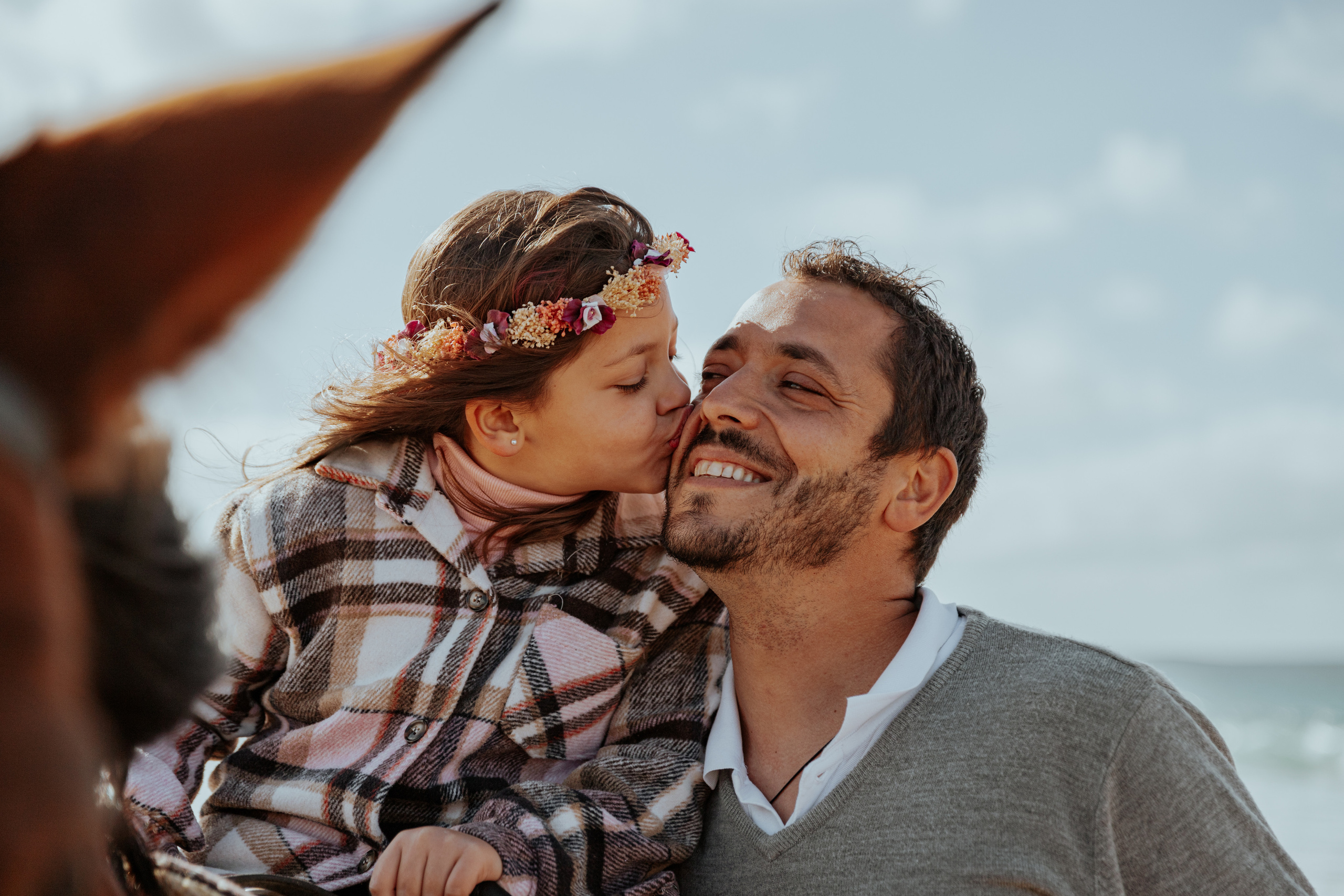 Passeio a cavalo na praia dos Supertubos. Luxury Wedding Photography & Cinematic Films | Portugal & Destination Weddings | Ricardo & Mary Pictures