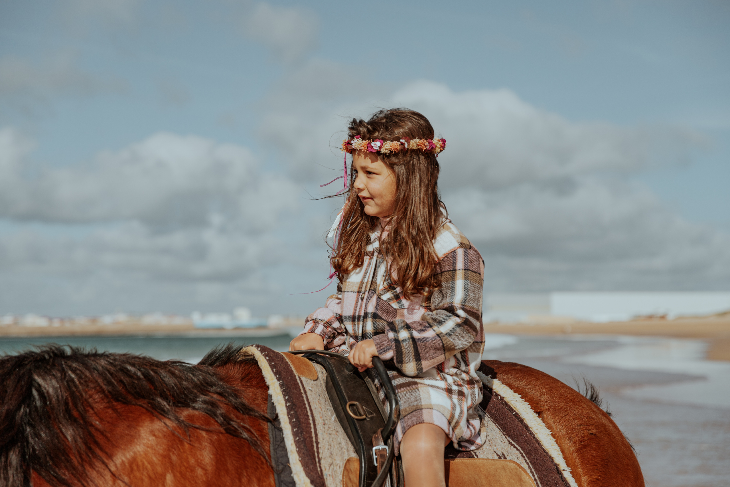 Passeio a cavalo na praia dos Supertubos. Luxury Wedding Photography & Cinematic Films | Portugal & Destination Weddings | Ricardo & Mary Pictures