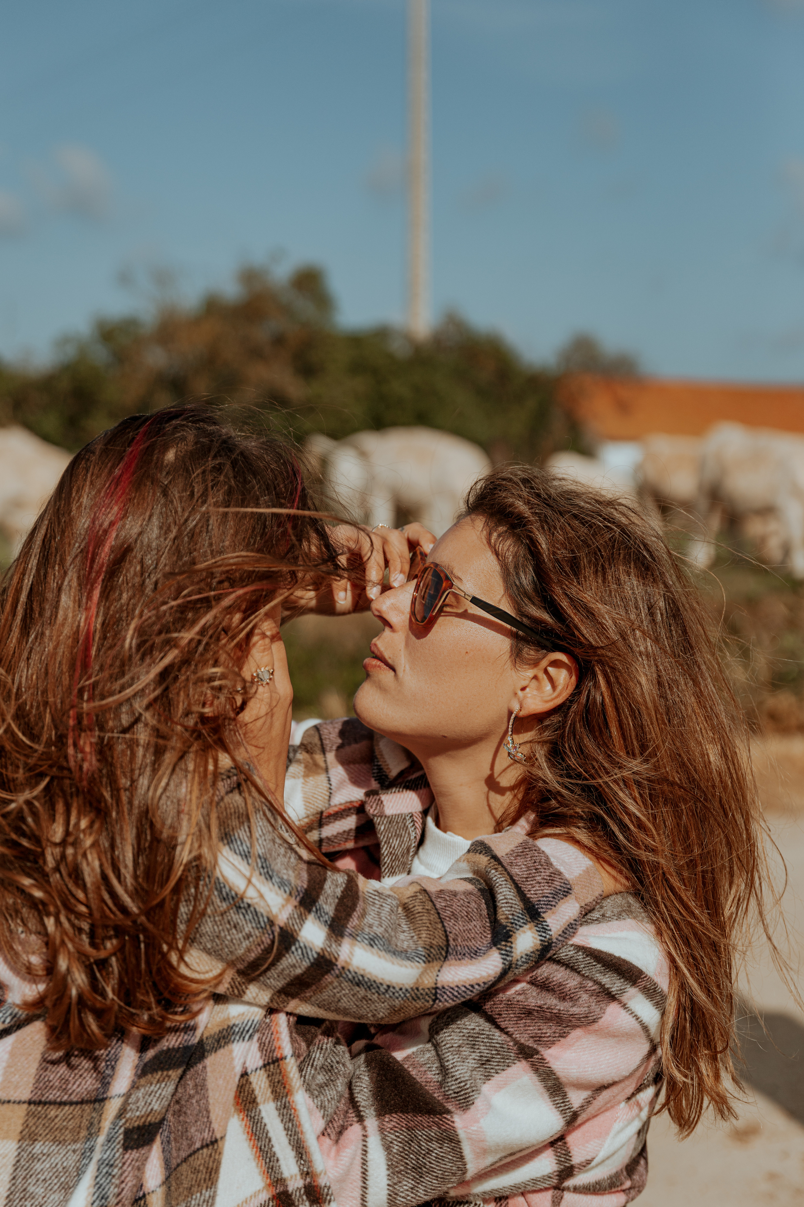 Passeio a cavalo na praia dos Supertubos. Luxury Wedding Photography & Cinematic Films | Portugal & Destination Weddings | Ricardo & Mary Pictures