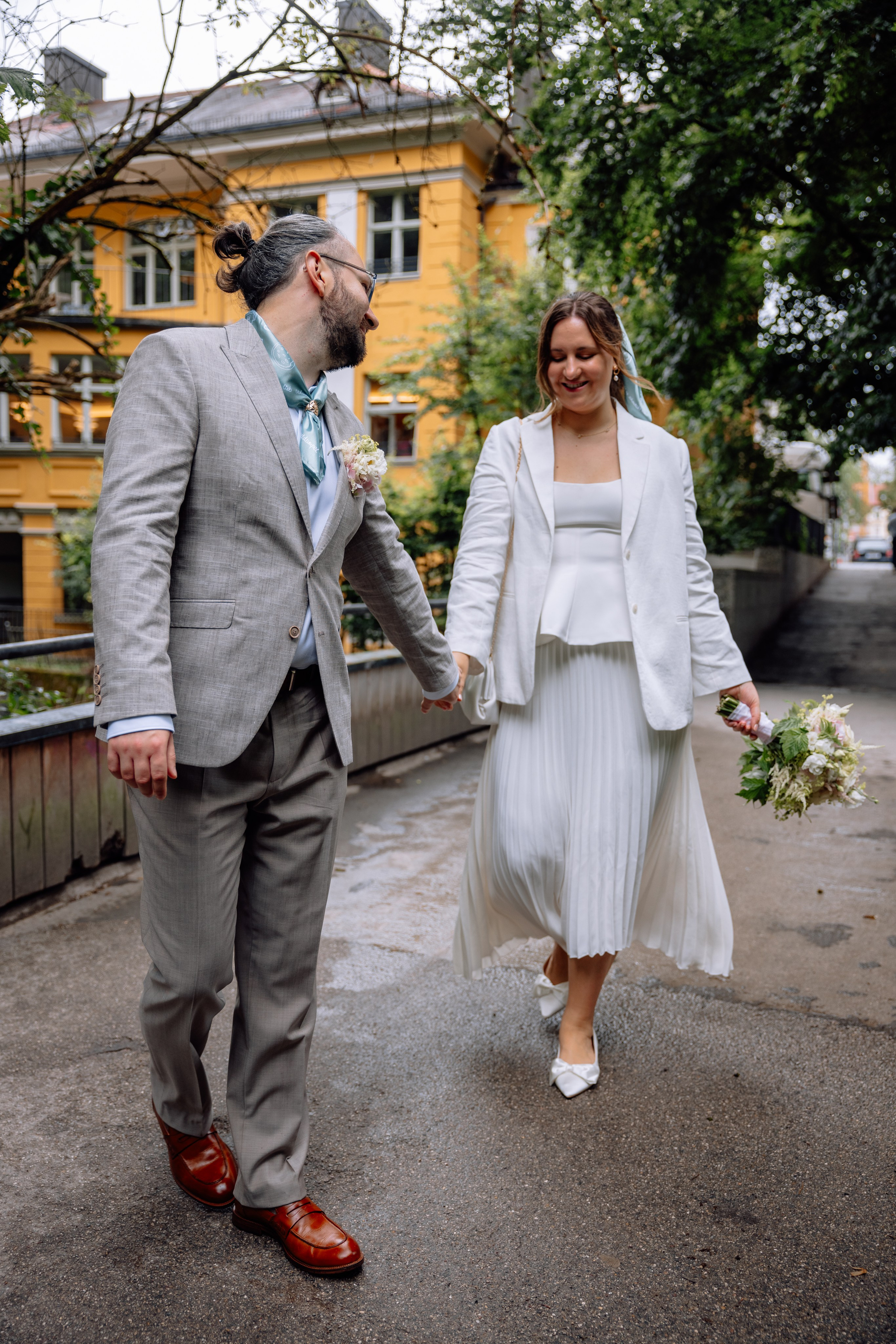 Corinna und Daniel: romantische Hochzeit in der Mandlstrasse/Sommer 2025. Hochzeitsfotograf München Taufe Familienfotograf Tanja Mauke