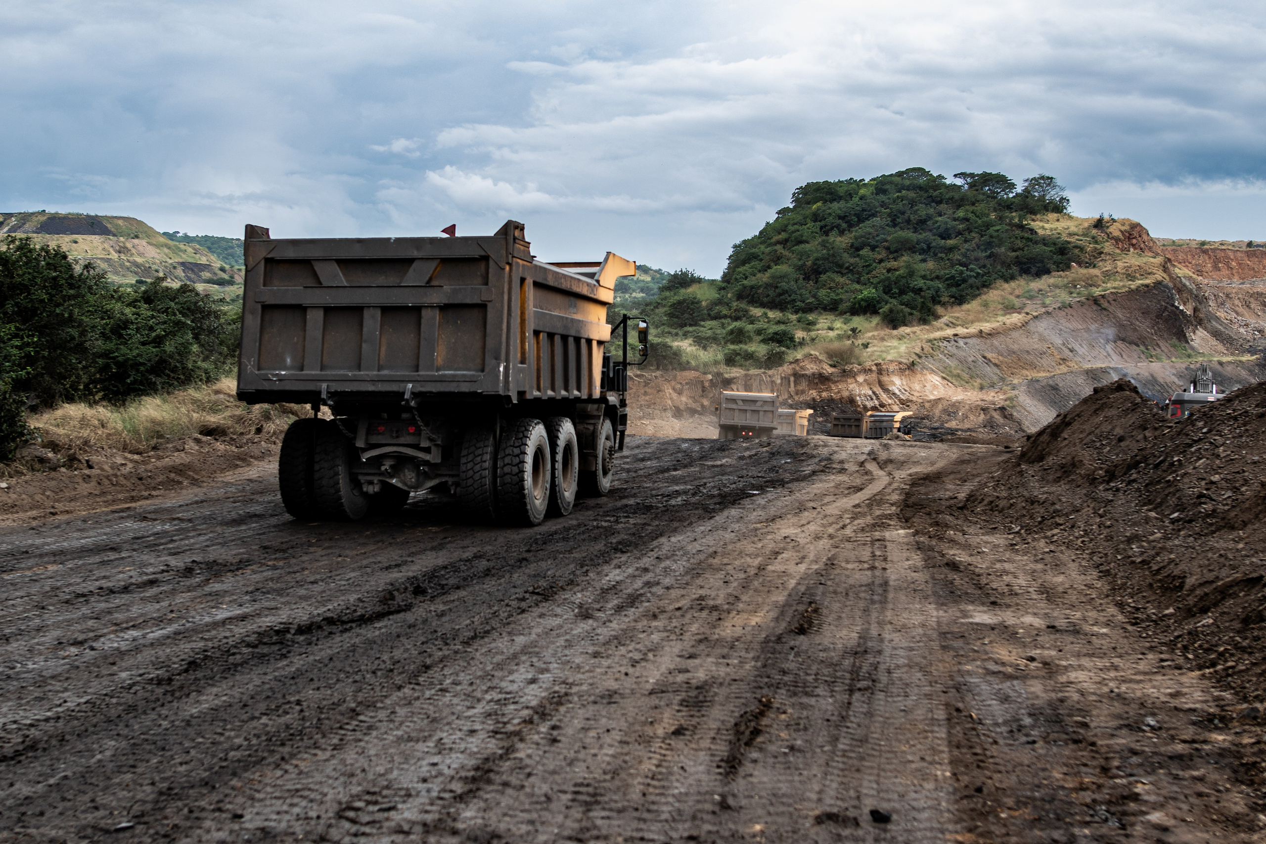 Les populations dénoncent une forme de néo-colonialisme extractif, où les ressources du sol sont captées par des intérêts étrangers, avec la complicité d’élites locales, tandis que les habitants du territoire sont sacrifiés.
