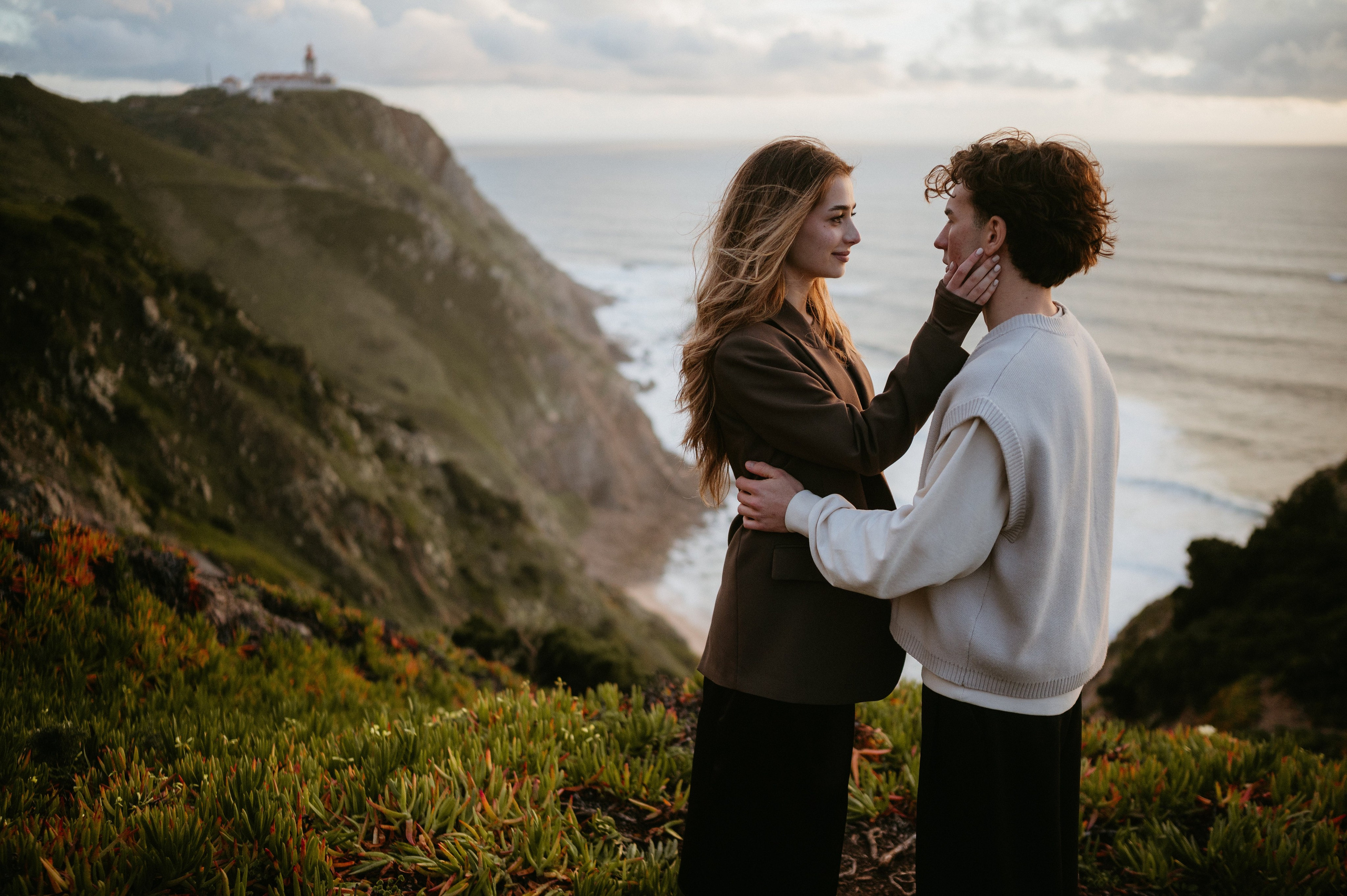 Praia da Ursa – ședință foto de cuplu într-un loc magic din Portugalia. Valentin Melen - fotograf de nunta 🤍