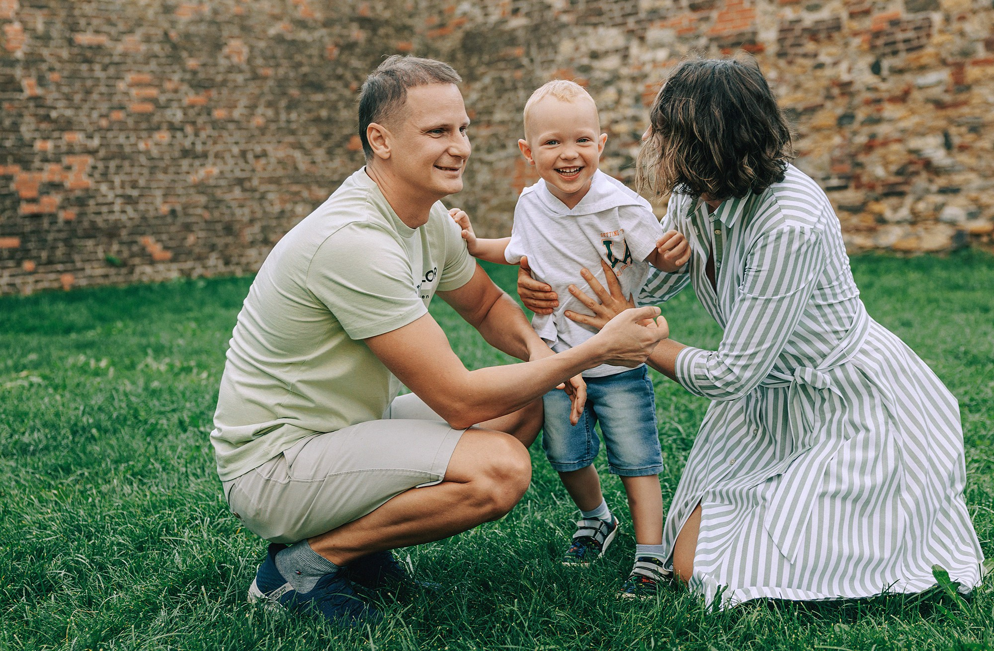 Таня, Андрей и Паша на прогулке. Family and wedding photographer in Prague Natalia Fedori