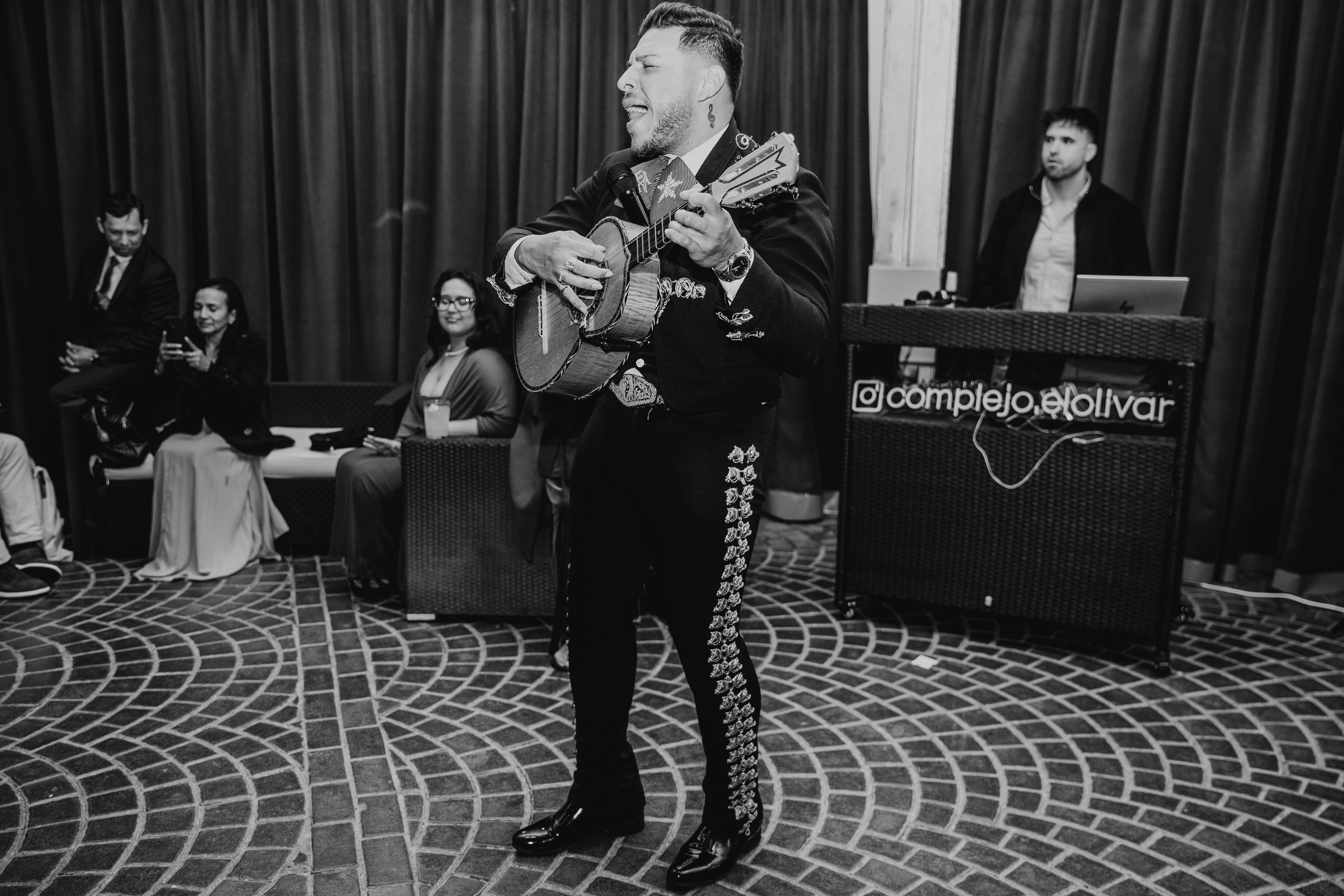 Alisan & Christofer – 2 de mayo de 2025. Rainbox Estudio de Fotografía