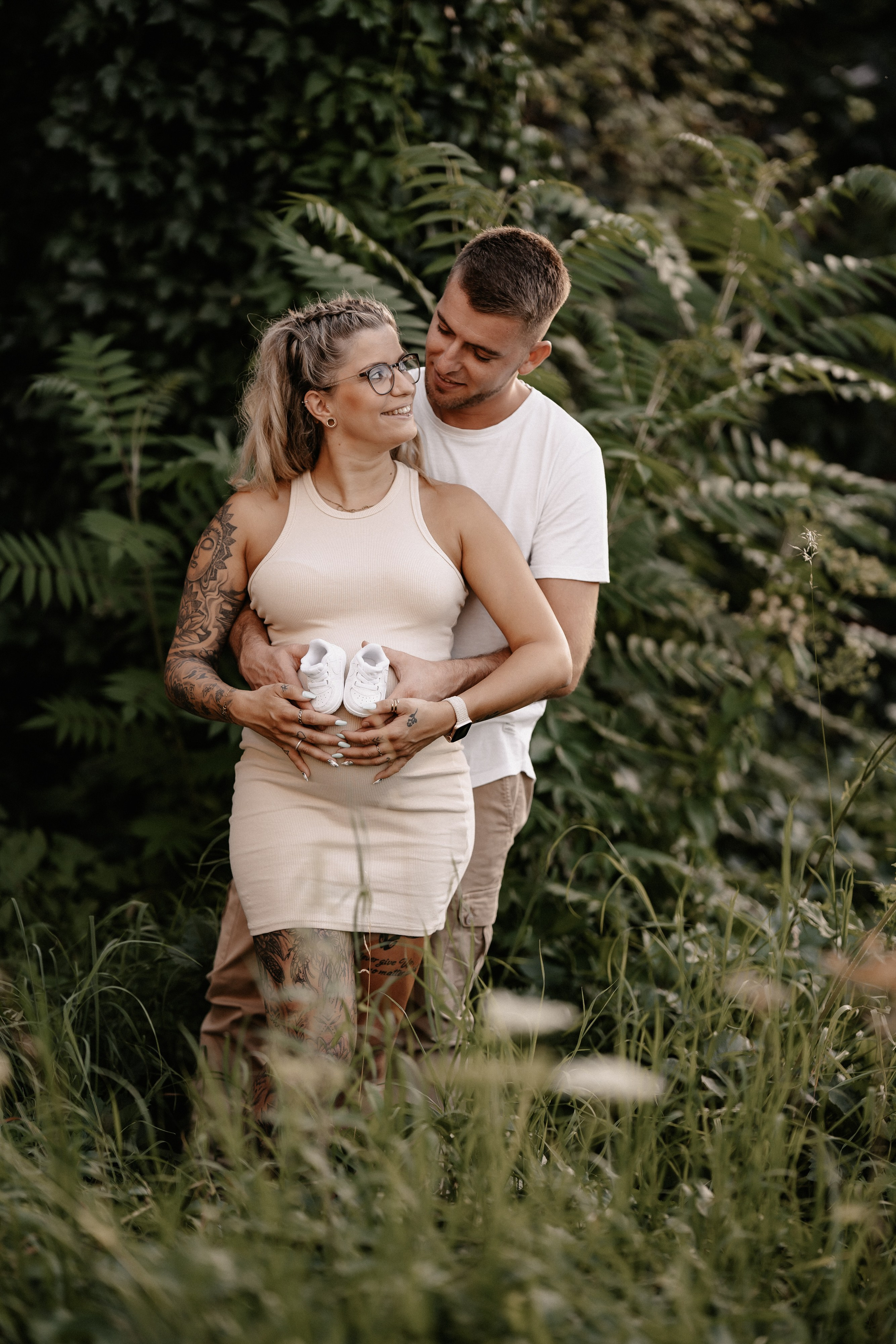 Babybauch im Spätsommer. Portraitfotografie in Gründau Elena Ohnstedt