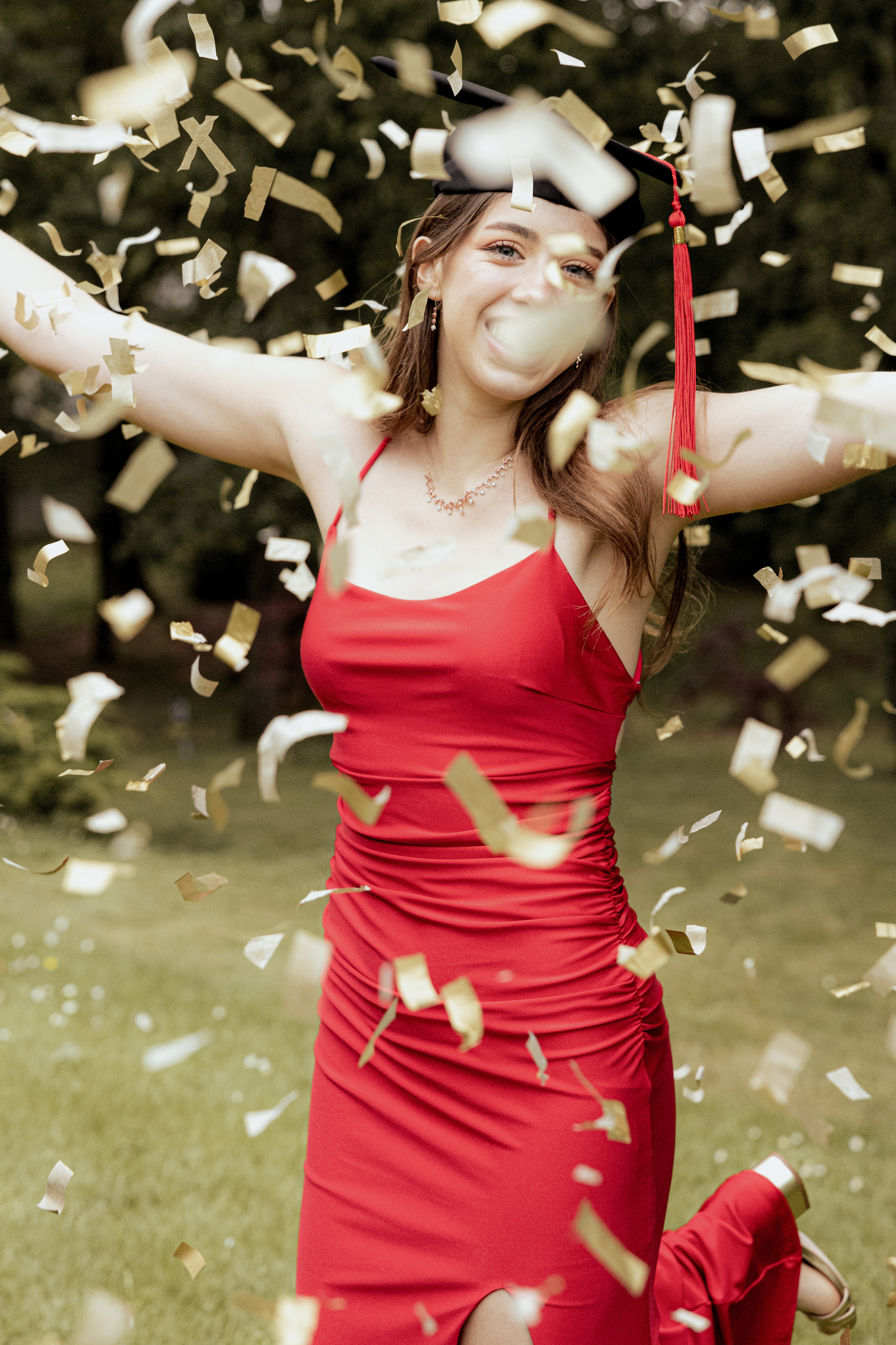 Graduation photo session in Toulouse. Eugenie Smirnova — wedding, corporate and lifestyle photographer in Toulouse and Southwest France