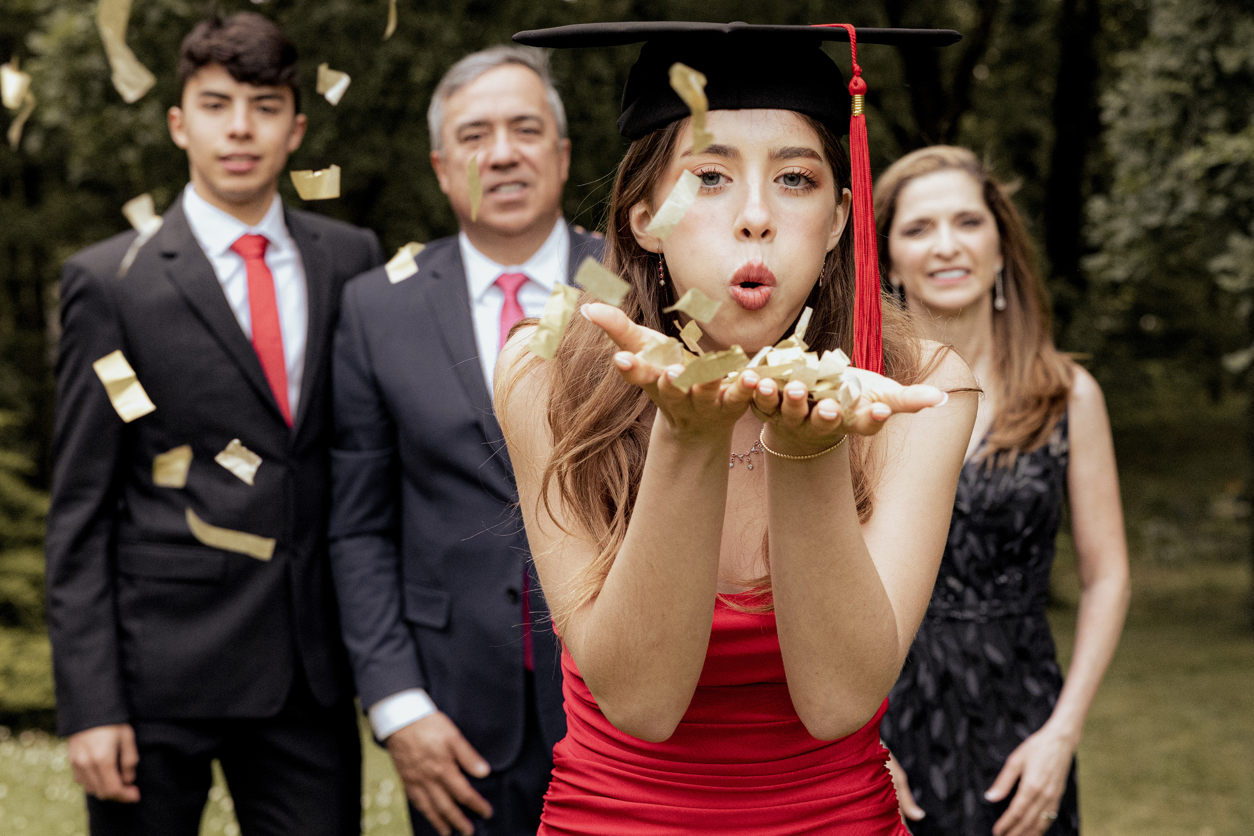 Graduation photo session in Toulouse. Eugenie Smirnova — wedding, corporate and lifestyle photographer in Toulouse and Southwest France