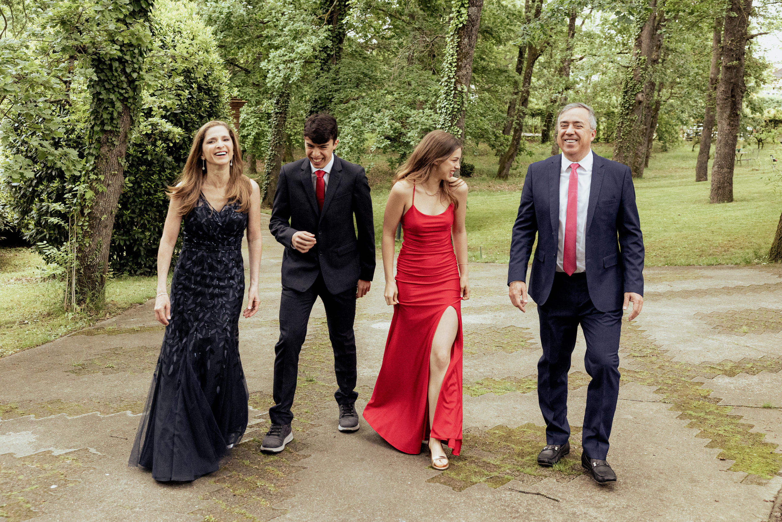 Graduation photo session in Toulouse. Eugenie Smirnova — wedding, corporate and lifestyle photographer in Toulouse and Southwest France