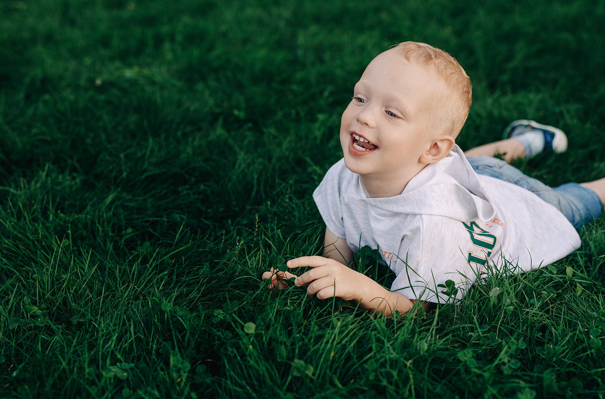 Таня, Андрей и Паша на прогулке. Family and wedding photographer in Prague Natalia Fedori