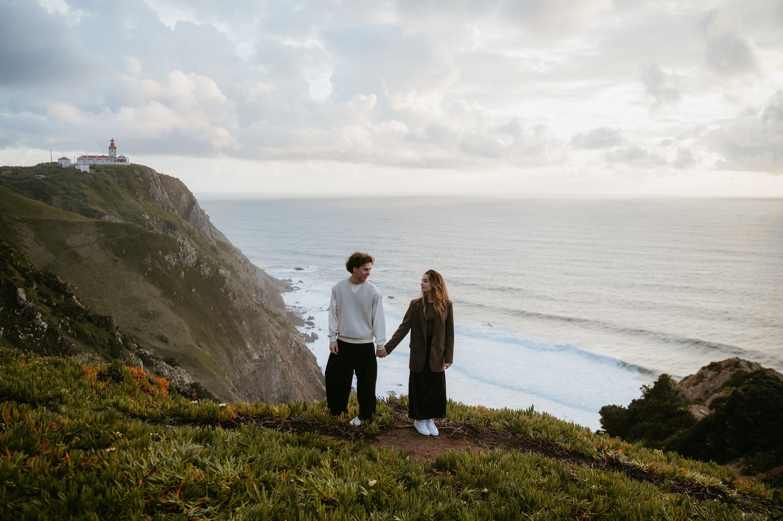 Praia da Ursa – ședință foto de cuplu într-un loc magic din Portugalia. Valentin Melen - fotograf de nunta 🤍