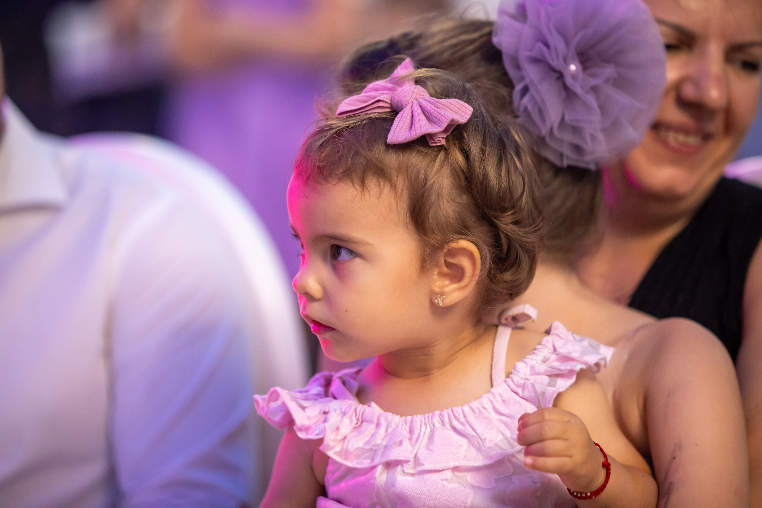 fotograf botez , fotografie botez Botoșani, fotograf Alin Chirilă, amintiri botez, fotografii botez, botez Miruna Parascheva, fotograf copii, fotografie botez în Botoșani-alt="botez , fotografie botez Alin Chirilă, amintiri botez, fotografii emoționante botez Botoșani"-- fotografii-botez-bebelus- amintiri-botez-micuț- moment-sfânt-crestinare- fotografie-emotionanta-botez- detalii-botez-bebelusi- parinti-fericiti-la-botez- fotograf-botez-profesionist- botez-in-biserica-ortodoxa- micuț-botezat-cu-emoție- zâmbete-și-lacrimi-la-botez- bebeluș-la-cristelniță- decor-botez-colorat- botez-cu-dragoste-și-credință- emotie-pura-la-botez- fotograf-botez-botosani- botez-iasi-suceava-fotograf- amintiri-nepretuite-botez-- Preotul ținându-l pe micuțul Mathias Gabriel la botez, în biserica Înălțarea Domnului, Copălău - Detalii de la botezul lui Mathias – lumânare, trusou și icoană - Familia lui Mathias Gabriel alături de micuț, în ziua botezului - Portret emoționant cu mama și bebelușul în brațe, în biserică,fotograf profesionist evenimente Botoșani, Iași, Suceava, Fălticeni, Bacău, Pașcani, Roman - AlinoFotoStudio by Alin Chirilă - servicii foto nuntă, botez, cununie, ședințe foto creative, albume personalizate, fotografii emoționante și calitative pentru cele mai importante momente din viață,fotograf nuntă Botoșani Alin Chirilă, ședință foto botez Iași - AlinoFotoStudio, servicii fotograf profesionist evenimente Suceava, fotograf cununie civilă Fălticeni - Alin Chirilă, album foto nuntă personalizat Bacău.“Bebeluș botezat în biserică, ținut în brațe de nași” • “Detaliu cu lumânarea de botez decorată cu flori albe” • “Părinți emoționați alături de copilul lor la ceremonia de botez” • “Masa festivă de botez cu decor tematic și tort personalizat” • “Momentul în care preotul toarnă apă sfințită pe fruntea bebelușului” “Bebeluș în rochie albă de botez, zâmbind în brațele mamei” • “Detaliu cu cruciulița de botez așezată pe o pernă de satin” • “Părinți și nași aprinzând lumânările în timpul ceremoniei de botez” • “Tort de botez decorat cu figurine tematice și numele copilului” • “Copil botezat dormind liniștit în pătuțul decorat festiv” • “Momentul în care preotul binecuvântează copilul în fața altarului” • “Invitați adunându-se în jurul mesei festive la petrecerea de botez” • “Bebeluș ținând în mână o jucărie personalizată primită la botez” • “Familie fericită pozând împreună după ceremonia de botez” • “Decor tematic cu baloane și flori la locația petrecerii de botez” fotograf Botoșani fotograf evenimente fotograf botez Alin Chirila fotograf alinofotostudio.fotograf botez Amelis Maria, fotografie botez Botoșani, fotograf Alin Chirilă, amintiri botez, fotografii botez, botez Amelis Maria, fotograf copii, fotografie botez în Botoșani,