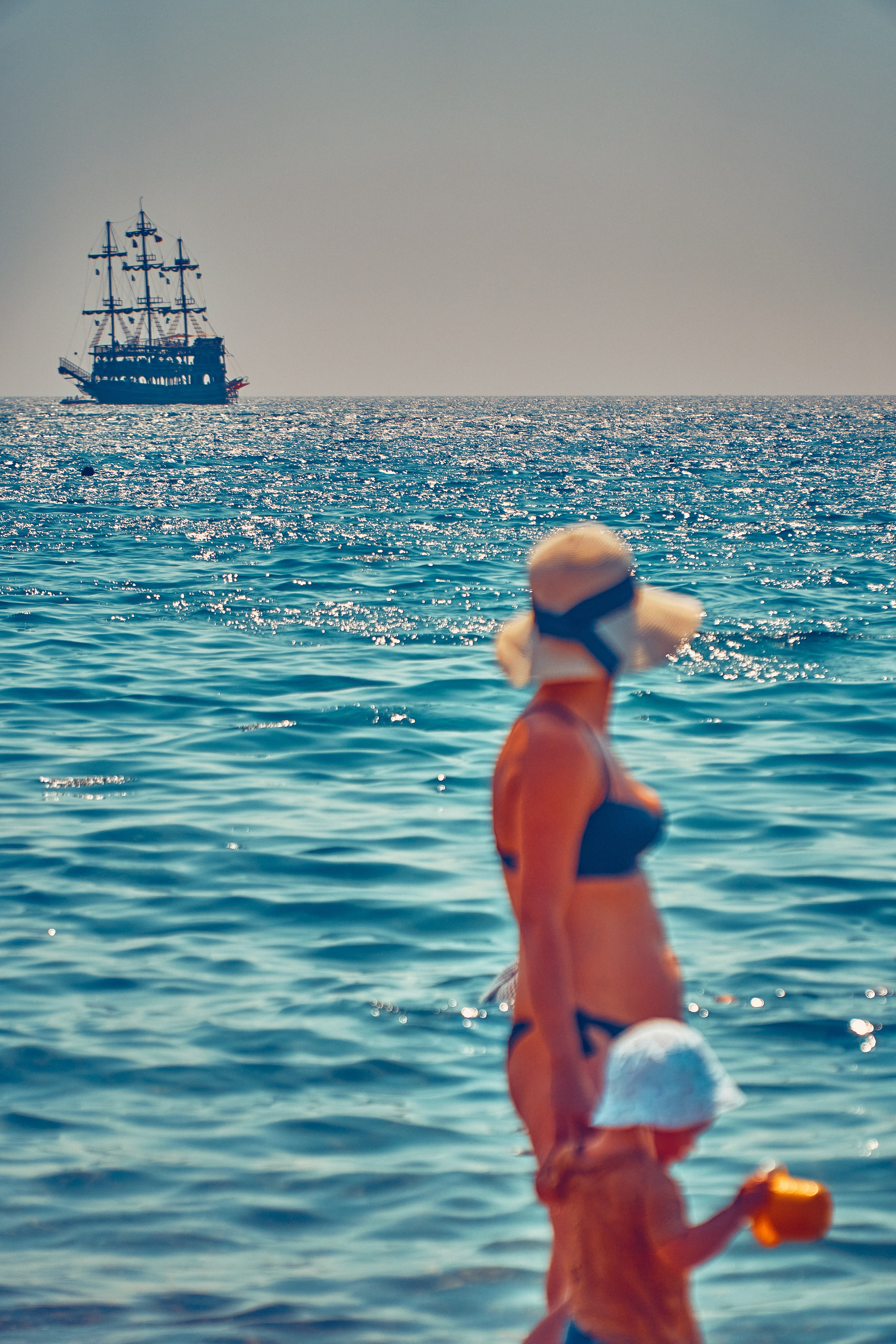 Andriej Szypiłow - Fotograf i Wideograf - Reportaż artystyczny - Antalya. Plaża. Mustafa Kemal Atatürk. Plaża jest doskonałym miejscem do spędzenia czasu dla osoby z teleobiektywem.