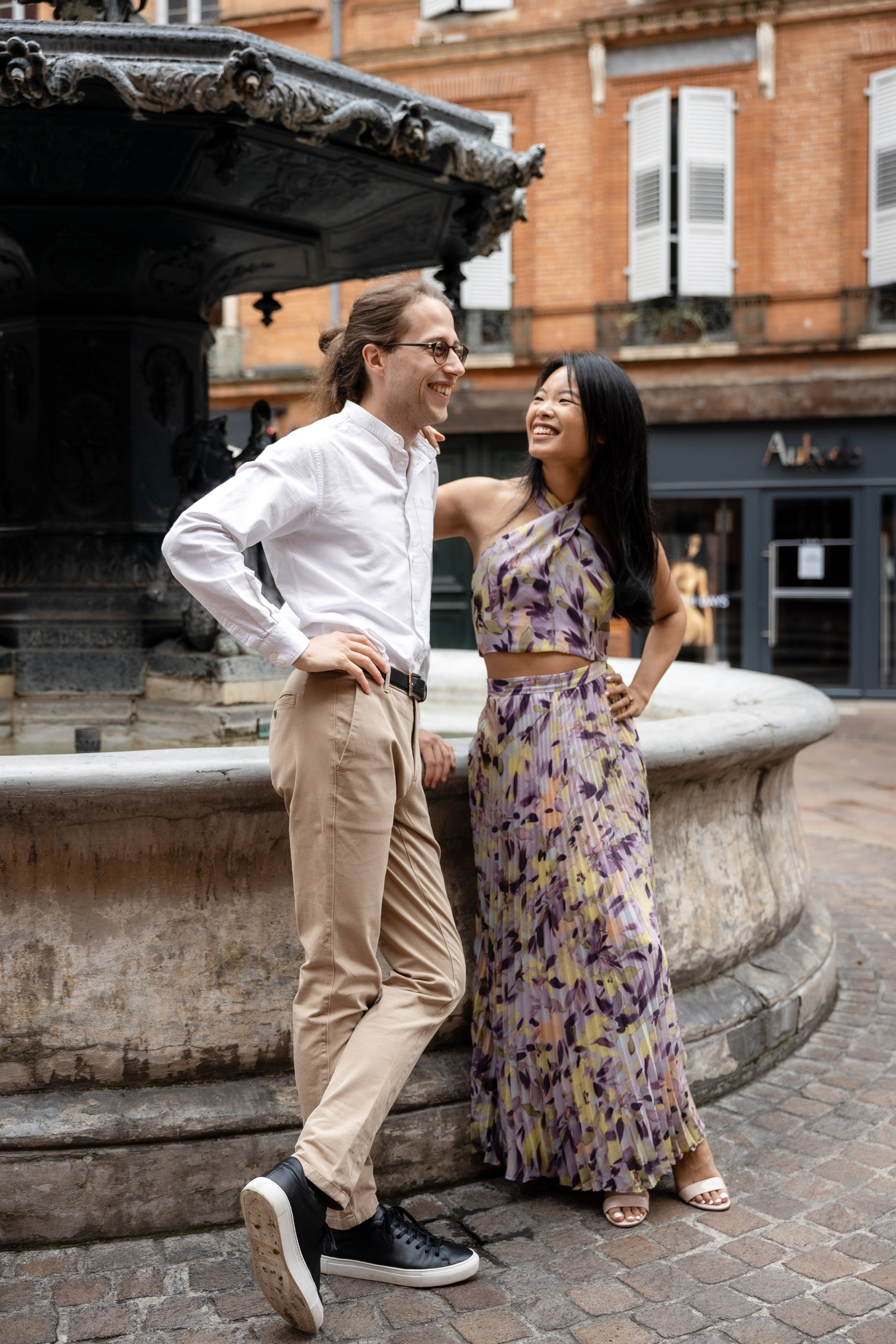 Séance photo de fiançailles à Toulouse. Eugénie Smirnova — Photographe à Toulouse et dans le Sud-Ouest
