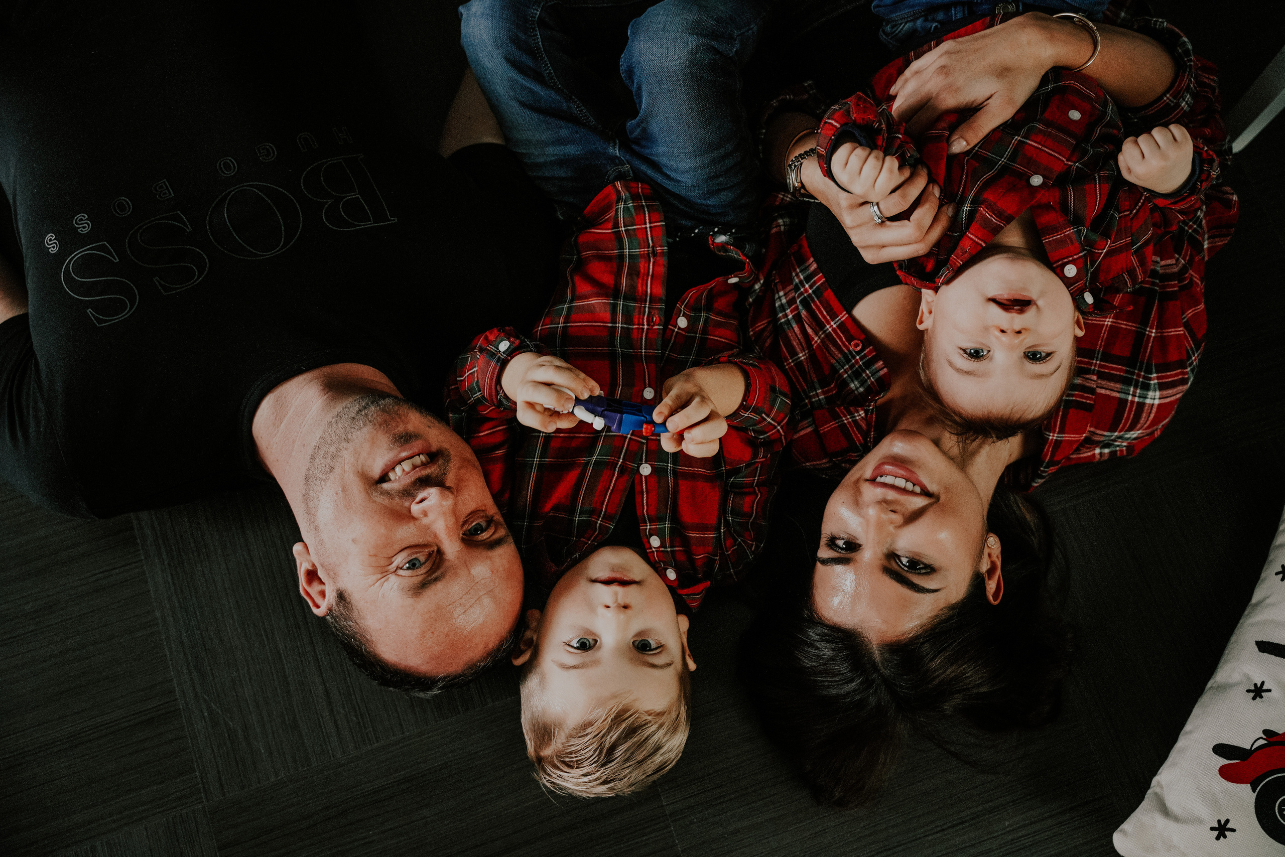 Christmas Family home photoshoot. Семейный фотограф Плзень Анита Дергачева