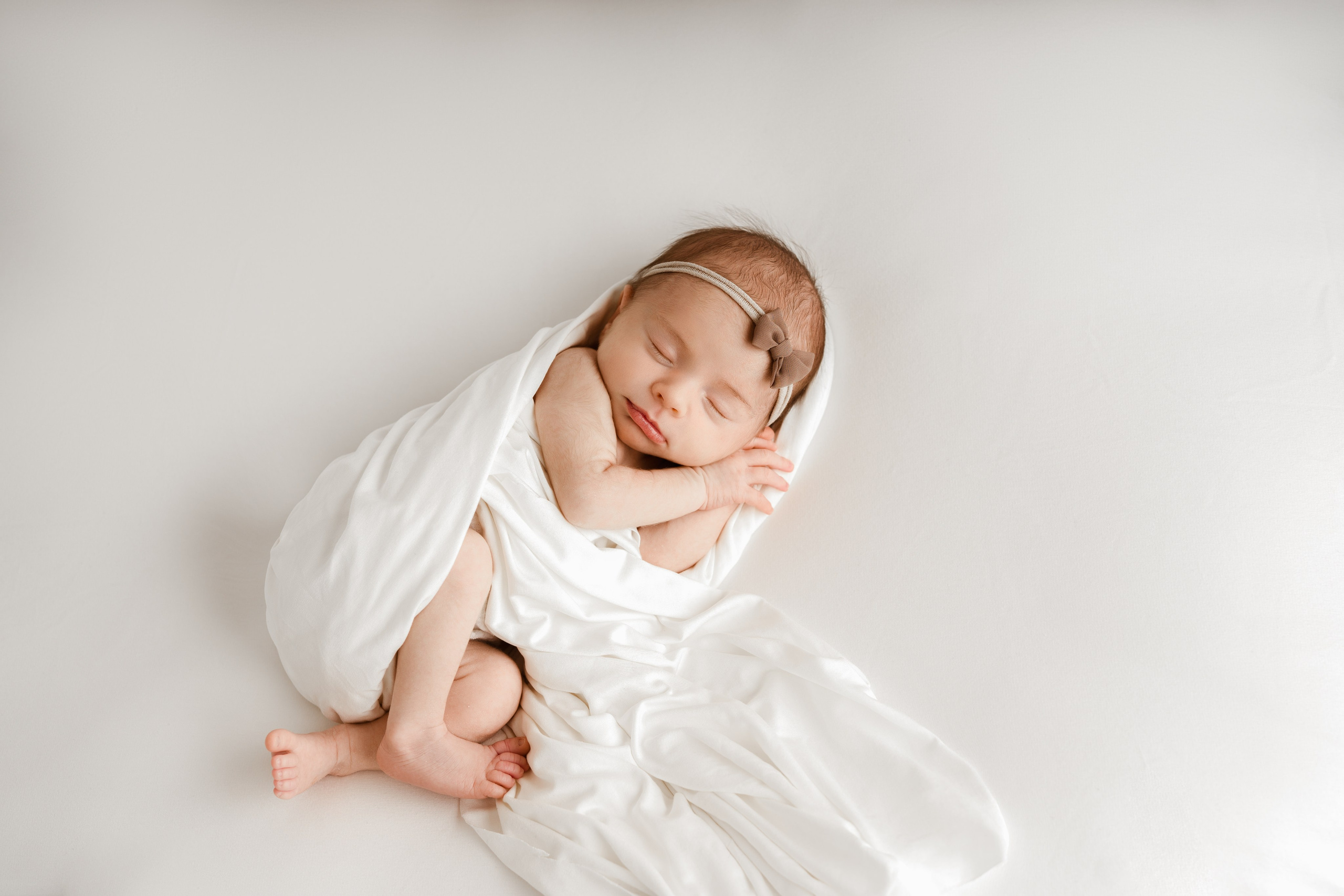 Sesja noworodkowa Emmy. Fotograf Łódź - sesja ciążowa, noworodkowa, dziecięca. Studio w Łodzi