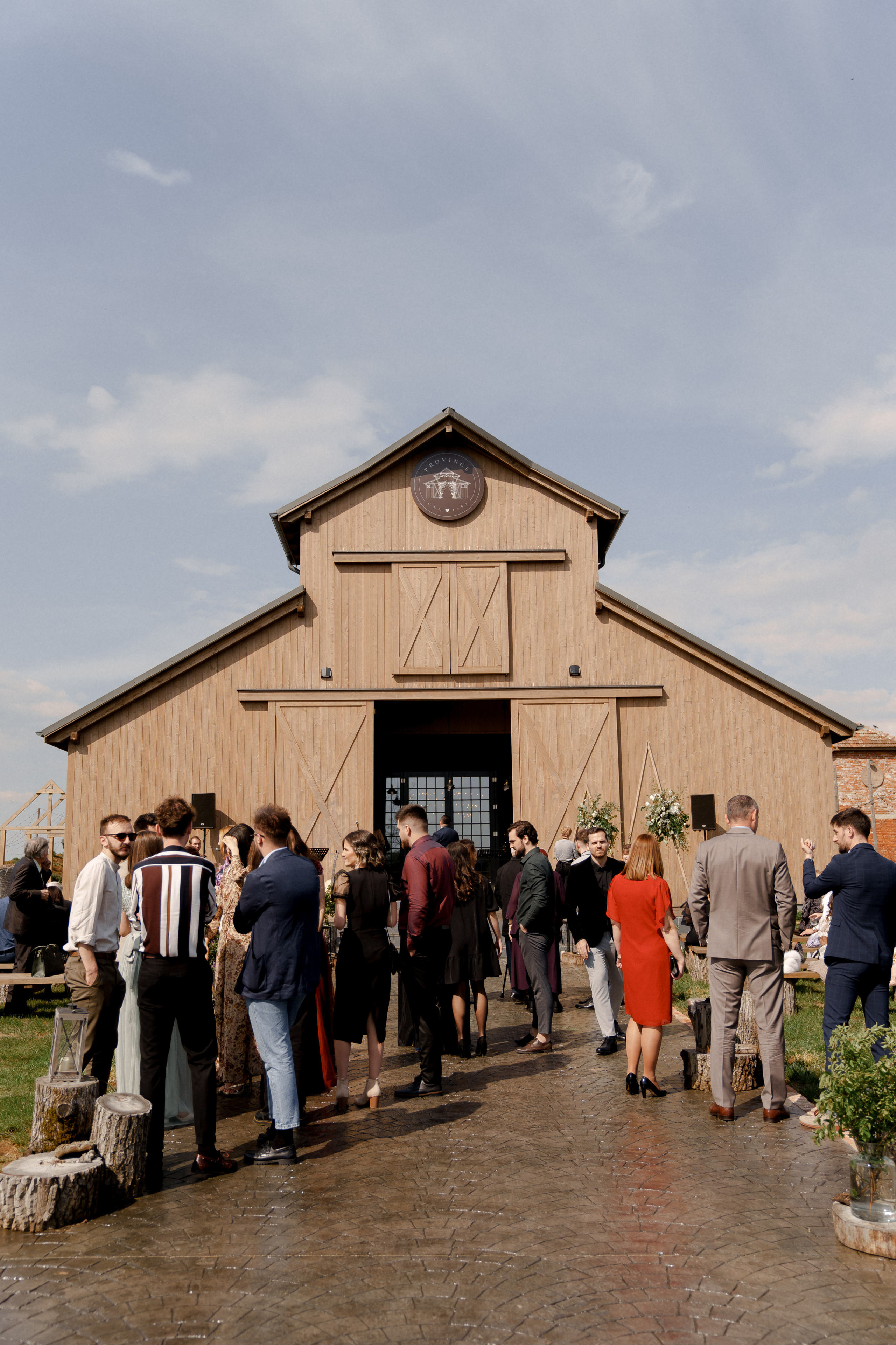 Wedding at Province 1965 Barn in Timisoara. Wedding photographer and videographer based in Timisoara, Romania