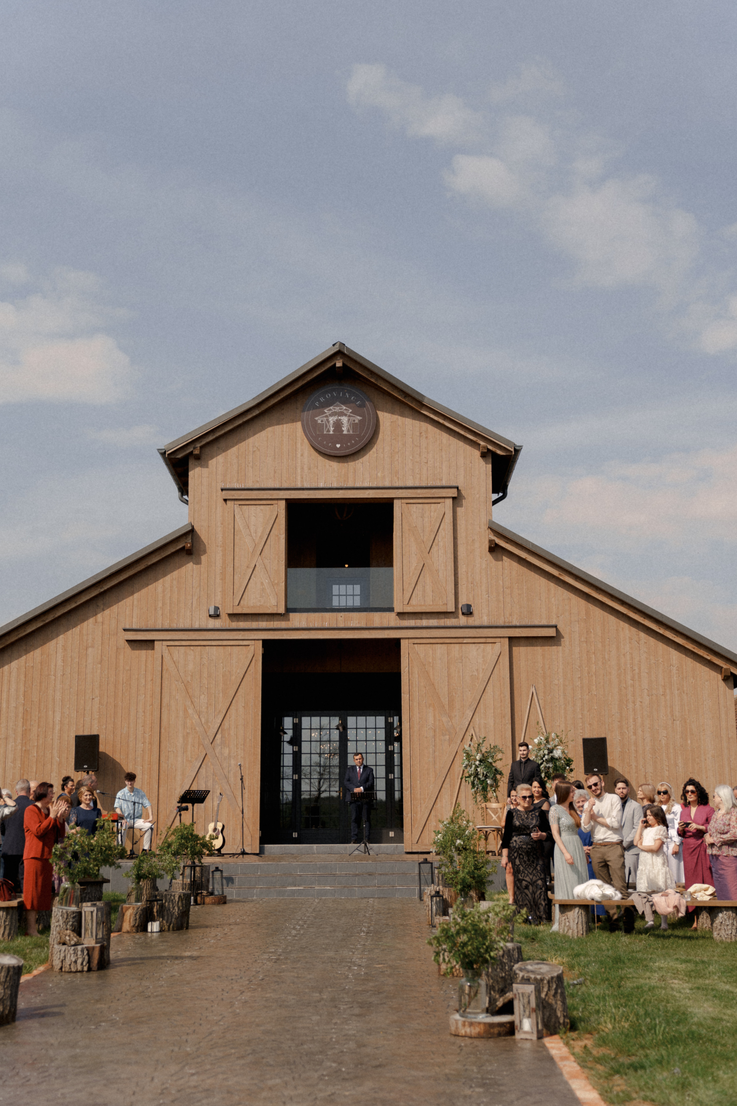 Wedding at Province 1965 Barn in Timisoara. Wedding photographer and videographer based in Timisoara, Romania