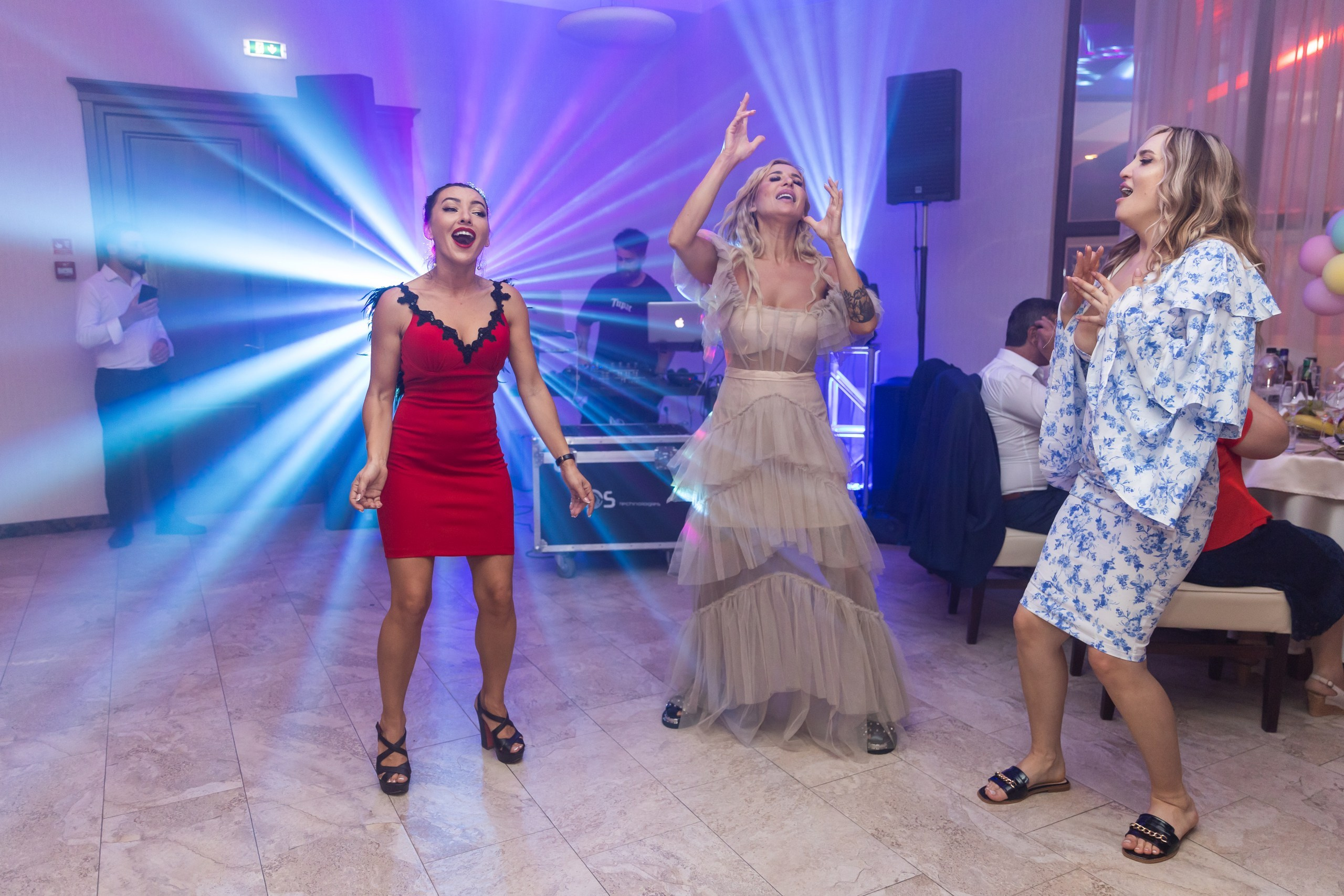 fotograf botez , fotografie botez Botoșani, fotograf Alin Chirilă, amintiri botez, fotografii botez, botez Miruna Parascheva, fotograf copii, fotografie botez în Botoșani-alt="botez , fotografie botez Alin Chirilă, amintiri botez, fotografii emoționante botez Botoșani"-- fotografii-botez-bebelus- amintiri-botez-micuț- moment-sfânt-crestinare- fotografie-emotionanta-botez- detalii-botez-bebelusi- parinti-fericiti-la-botez- fotograf-botez-profesionist- botez-in-biserica-ortodoxa- micuț-botezat-cu-emoție- zâmbete-și-lacrimi-la-botez- bebeluș-la-cristelniță- decor-botez-colorat- botez-cu-dragoste-și-credință- emotie-pura-la-botez- fotograf-botez-botosani- botez-iasi-suceava-fotograf- amintiri-nepretuite-botez-- Preotul ținându-l pe micuțul Mathias Gabriel la botez, în biserica Înălțarea Domnului, Copălău - Detalii de la botezul lui Mathias – lumânare, trusou și icoană - Familia lui Mathias Gabriel alături de micuț, în ziua botezului - Portret emoționant cu mama și bebelușul în brațe, în biserică,fotograf profesionist evenimente Botoșani, Iași, Suceava, Fălticeni, Bacău, Pașcani, Roman - AlinoFotoStudio by Alin Chirilă - servicii foto nuntă, botez, cununie, ședințe foto creative, albume personalizate, fotografii emoționante și calitative pentru cele mai importante momente din viață,fotograf nuntă Botoșani Alin Chirilă, ședință foto botez Iași - AlinoFotoStudio, servicii fotograf profesionist evenimente Suceava, fotograf cununie civilă Fălticeni - Alin Chirilă, album foto nuntă personalizat Bacău.“Bebeluș botezat în biserică, ținut în brațe de nași” • “Detaliu cu lumânarea de botez decorată cu flori albe” • “Părinți emoționați alături de copilul lor la ceremonia de botez” • “Masa festivă de botez cu decor tematic și tort personalizat” • “Momentul în care preotul toarnă apă sfințită pe fruntea bebelușului” “Bebeluș în rochie albă de botez, zâmbind în brațele mamei” • “Detaliu cu cruciulița de botez așezată pe o pernă de satin” • “Părinți și nași aprinzând lumânările în timpul ceremoniei de botez” • “Tort de botez decorat cu figurine tematice și numele copilului” • “Copil botezat dormind liniștit în pătuțul decorat festiv” • “Momentul în care preotul binecuvântează copilul în fața altarului” • “Invitați adunându-se în jurul mesei festive la petrecerea de botez” • “Bebeluș ținând în mână o jucărie personalizată primită la botez” • “Familie fericită pozând împreună după ceremonia de botez” • “Decor tematic cu baloane și flori la locația petrecerii de botez” fotograf Botoșani fotograf evenimente fotograf botez Alin Chirila fotograf alinofotostudio.fotograf botez Amelis Maria, fotografie botez Botoșani, fotograf Alin Chirilă, amintiri botez, fotografii botez, botez Amelis Maria, fotograf copii, fotografie botez în Botoșani,