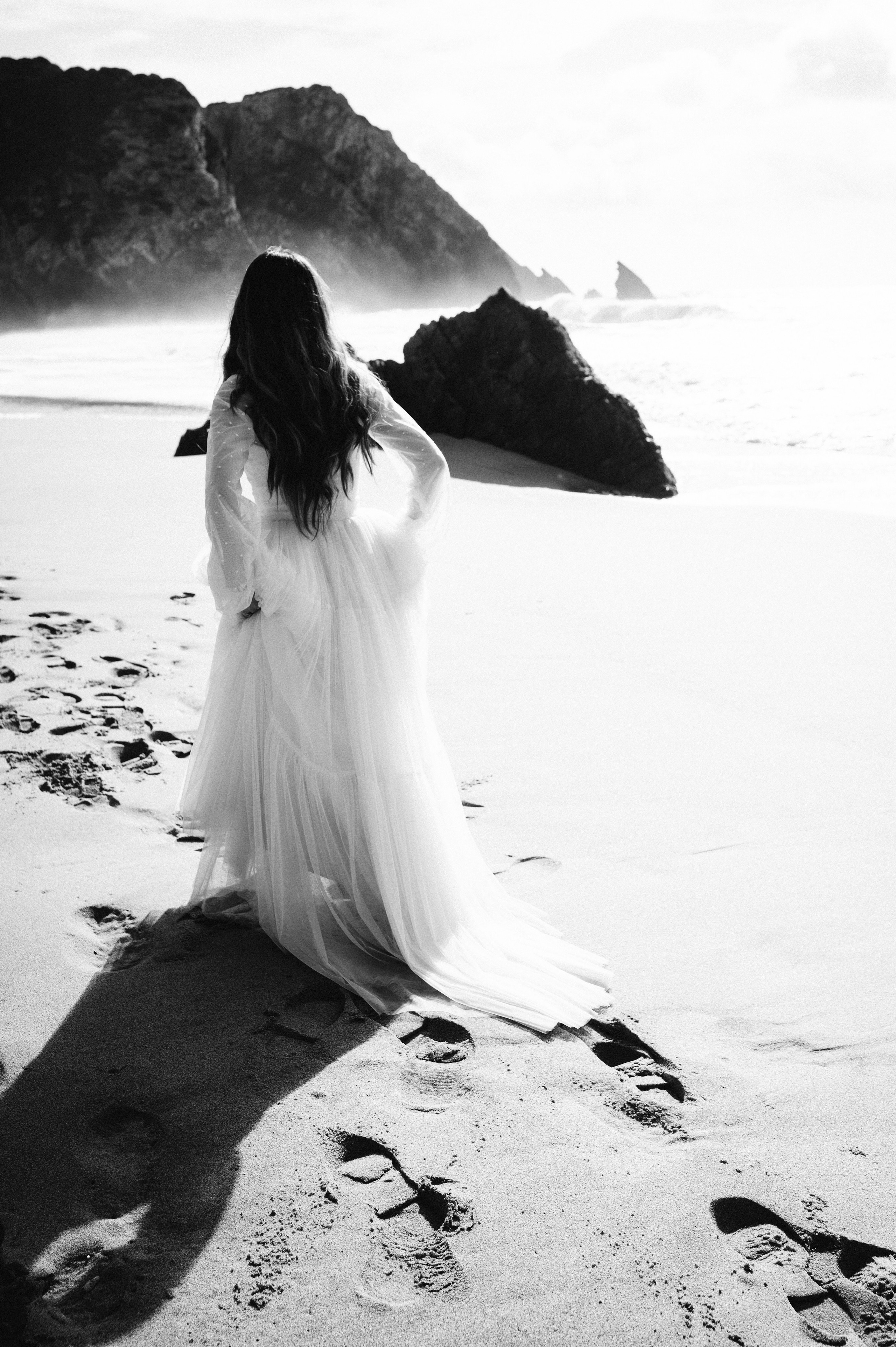 Ședință foto de nuntă pe plaja Adraga – emoție la malul oceanului Atlantic. Valentin Melen — wedding photographer