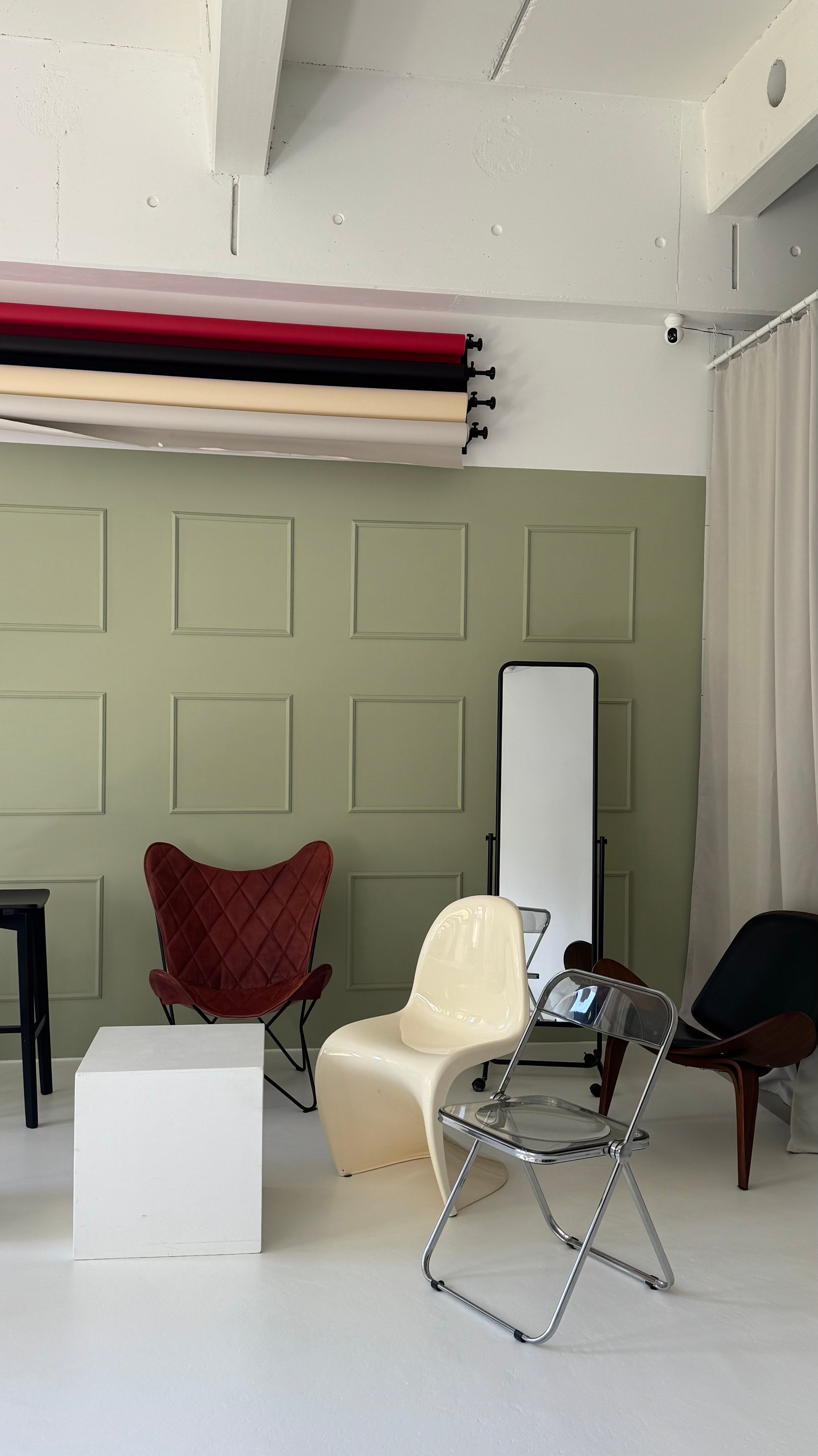 Unser Studio bietet alles, was du für professionelle Foto- und Videoproduktionen brauchst – direkt inklusive im Mietpreis. Fotostudio Aesthetic Space in München. Fotostudio mieten ab 1 Stunde