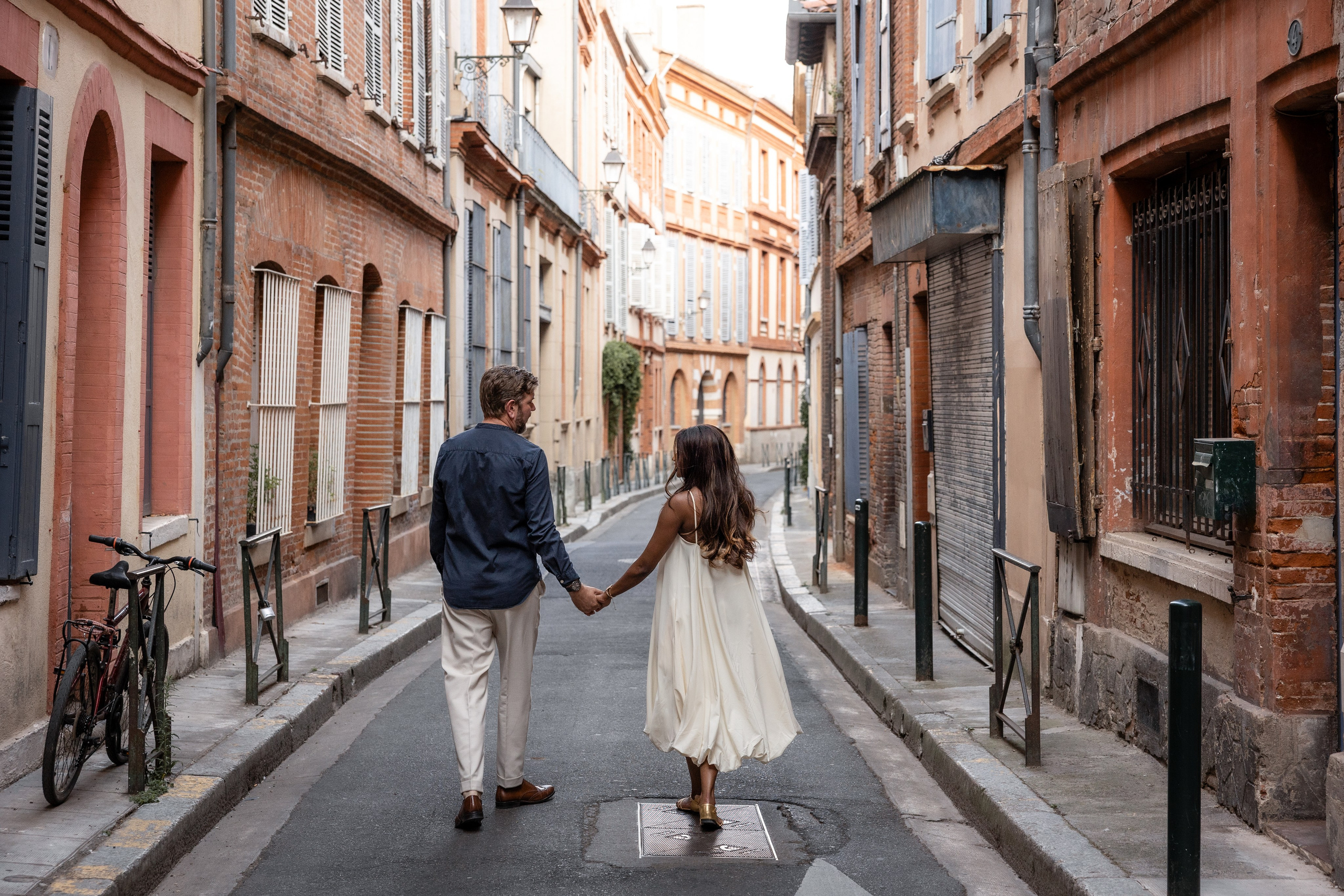 Engagement loves tory photoshoot in Toulouse. Anah & Andrew. Eugenie Smirnova — wedding, corporate and lifestyle photographer in Toulouse and Southwest France