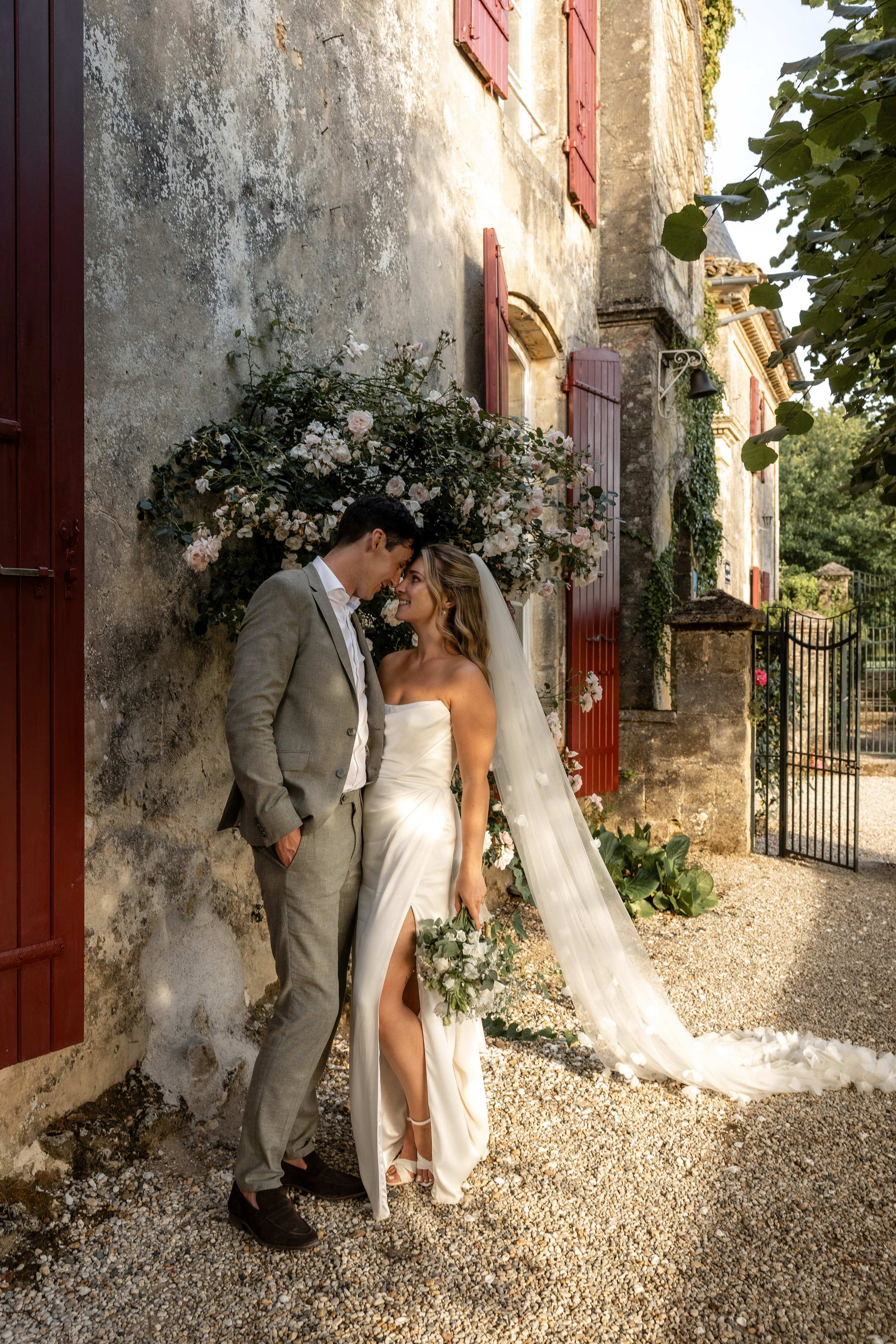 Sarah & Sean — a fairytale wedding at Château Sentout. Eugenie Smirnova — wedding, corporate and lifestyle photographer in Toulouse and Southwest France