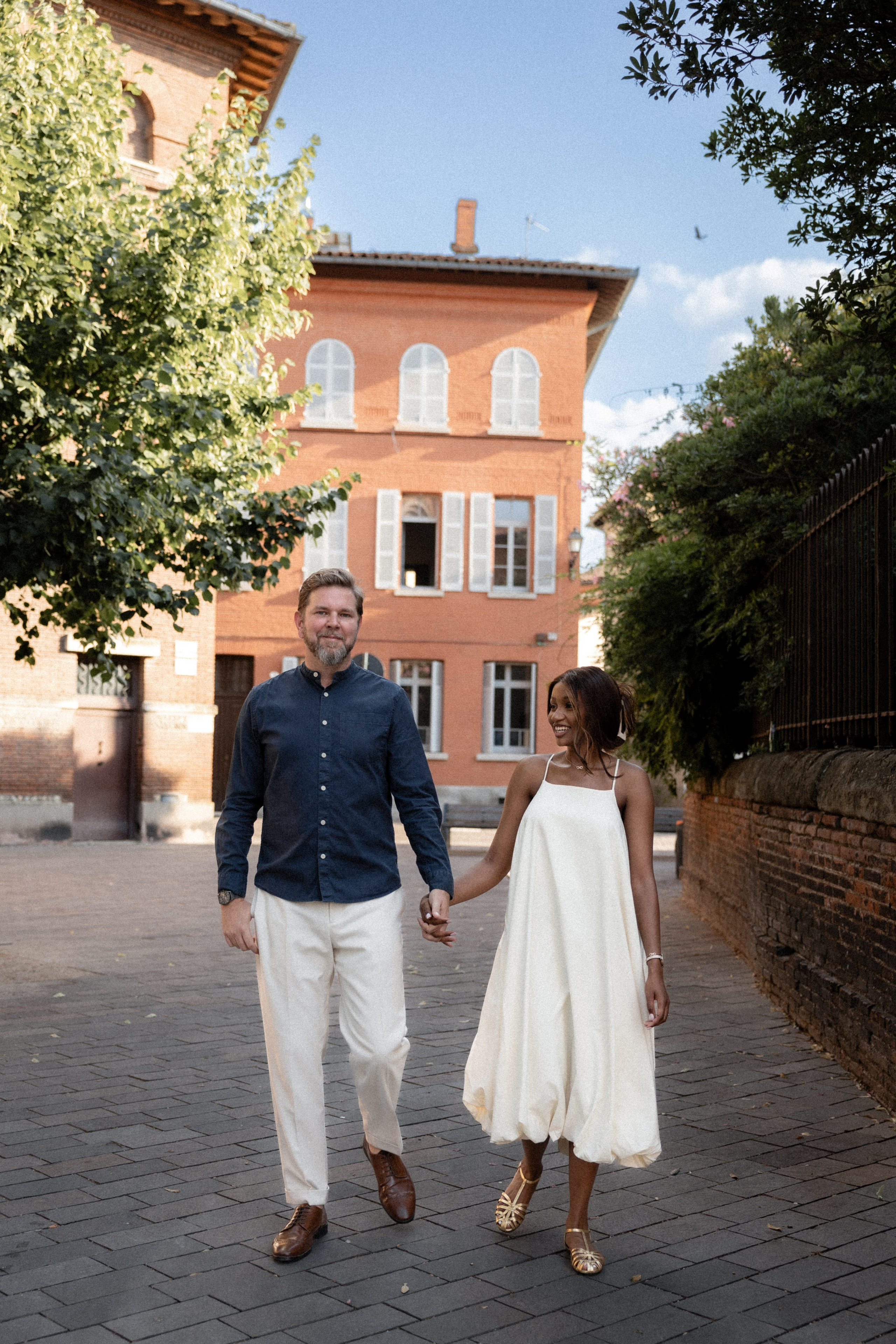 Engagement loves tory photoshoot in Toulouse. Anah & Andrew. Eugenie Smirnova — wedding, corporate and lifestyle photographer in Toulouse and Southwest France