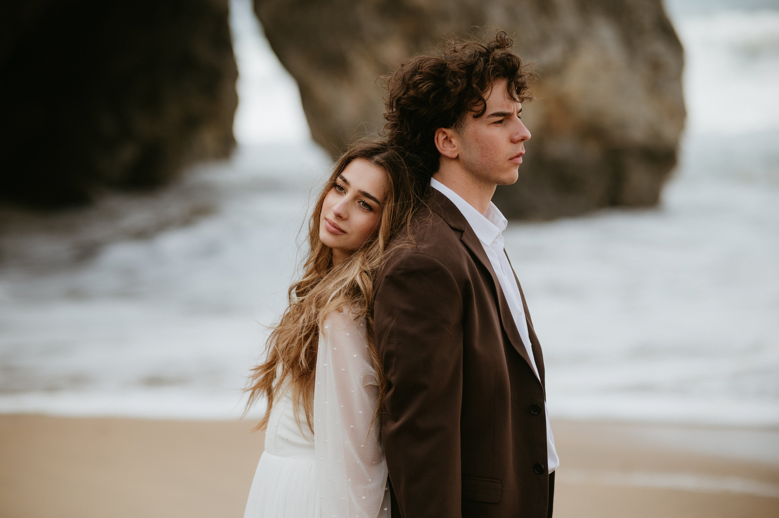 Ședință foto de nuntă pe plaja Adraga – emoție la malul oceanului Atlantic. Valentin Melen — wedding photographer