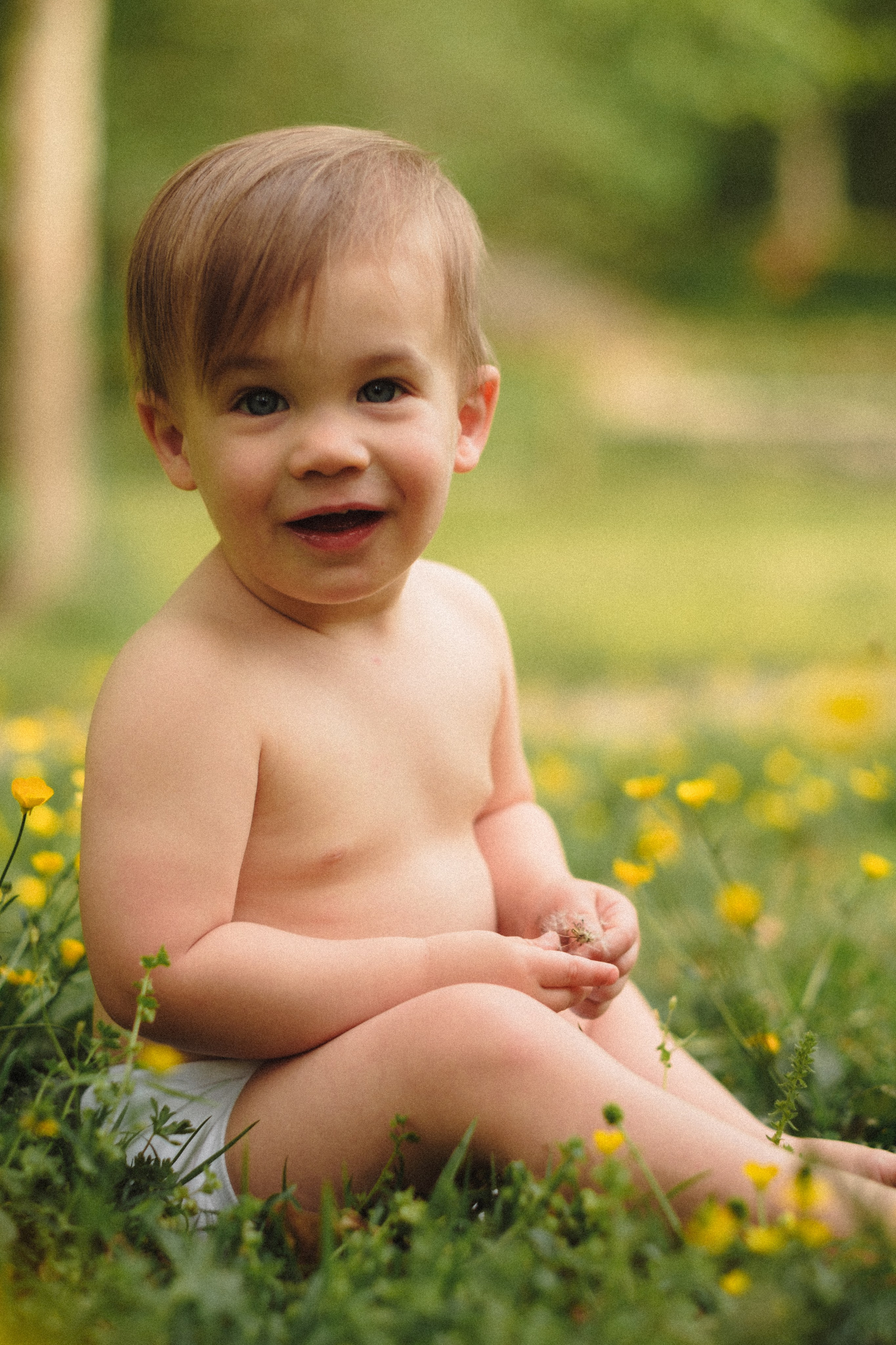 Spring Maternity Session at Bryan Park in Richmond, VA. Family Photographer Anna Dobrovolskaia | Richmond, VA