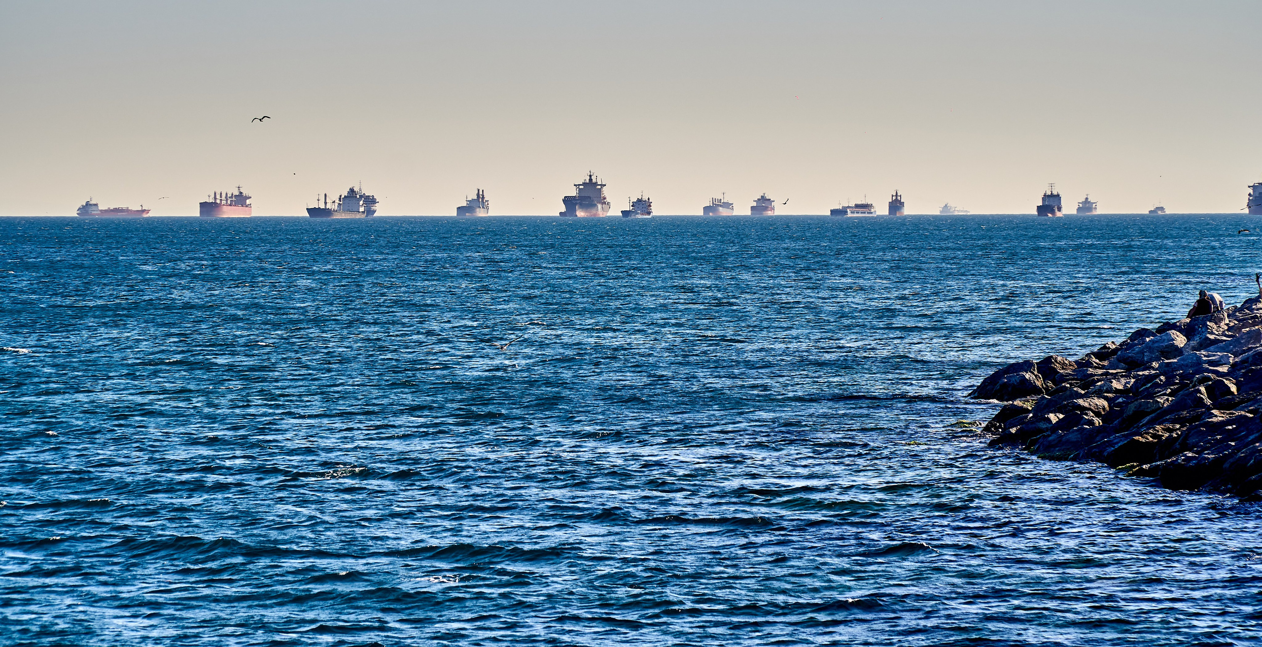 Andriej Szypiłow - Fotograf i Wideograf - Reportaż artystyczny - Antalya. Plaża. Mustafa Kemal Atatürk. Plaża jest doskonałym miejscem do spędzenia czasu dla osoby z teleobiektywem.