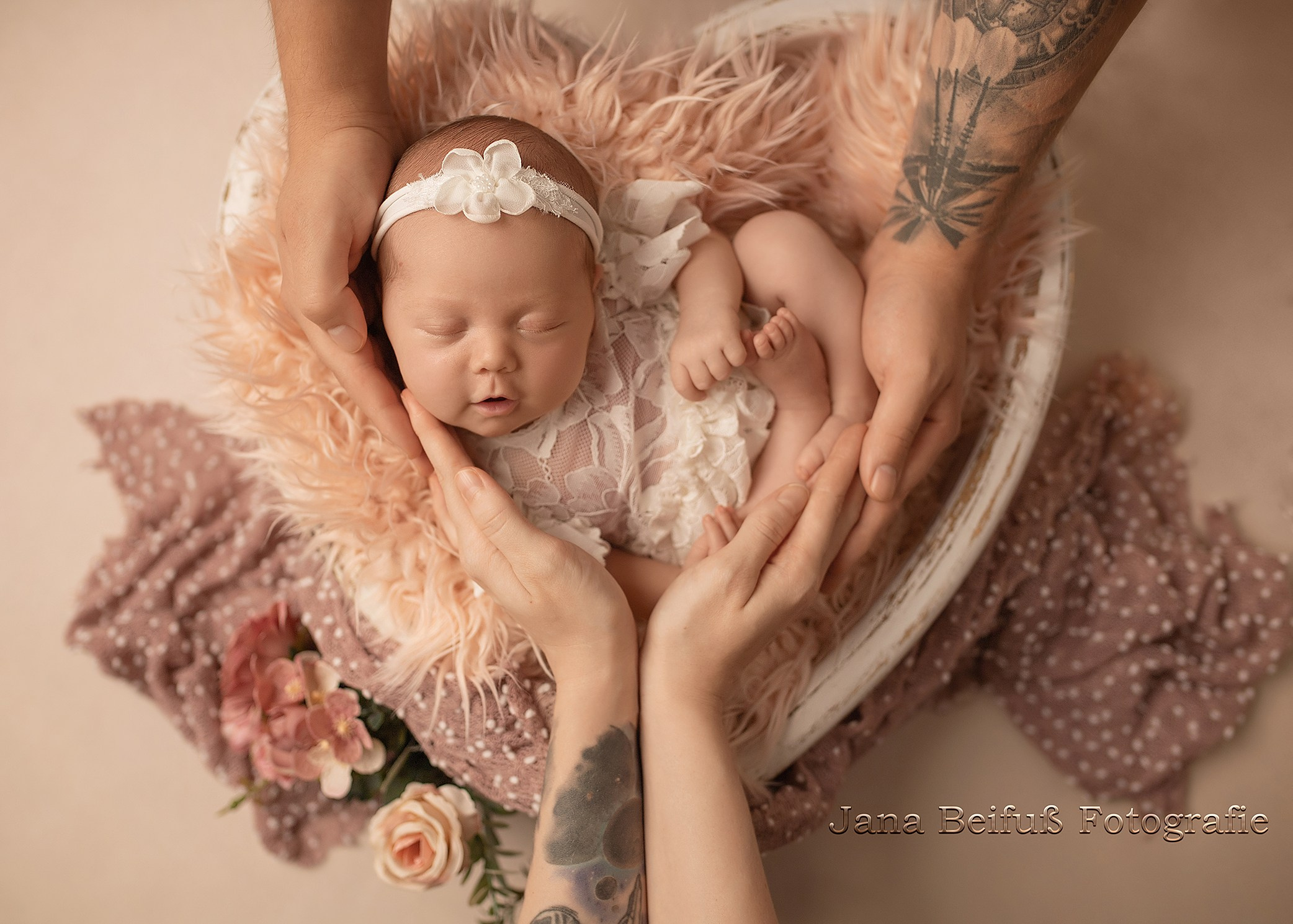 Neugeborenenfotoshooting. Jana Beifuß, professionelle Neugeborenenfotografin in Weißenhorn, Ulm, Neu-Ulm, Illertissen, Pfaffenhofen a. d. Roth