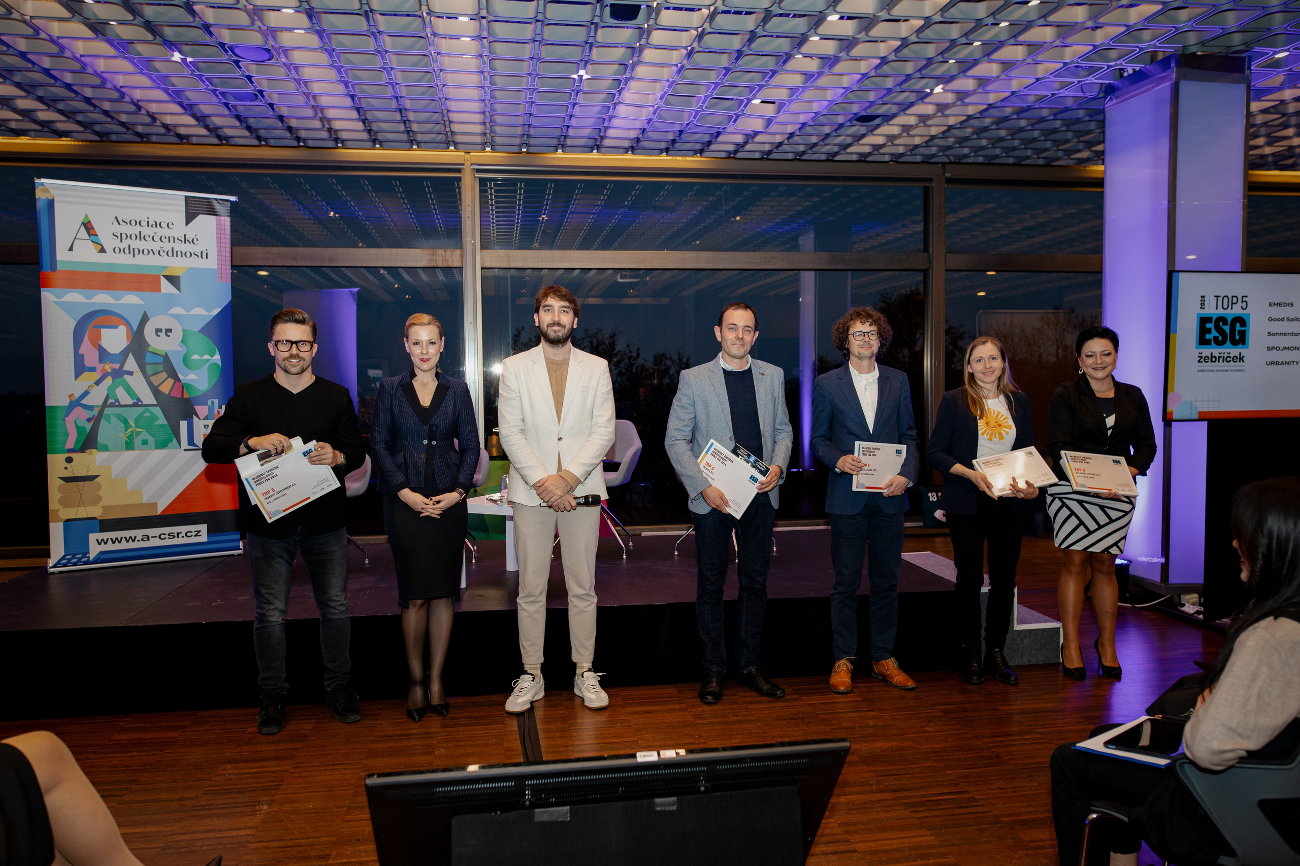 Eventová fotografie. Dana Lišková — Empatická fotografka | Introspektivní umělkyně | Neurodivergentní koučka| Zakladatelka Artepy.cz