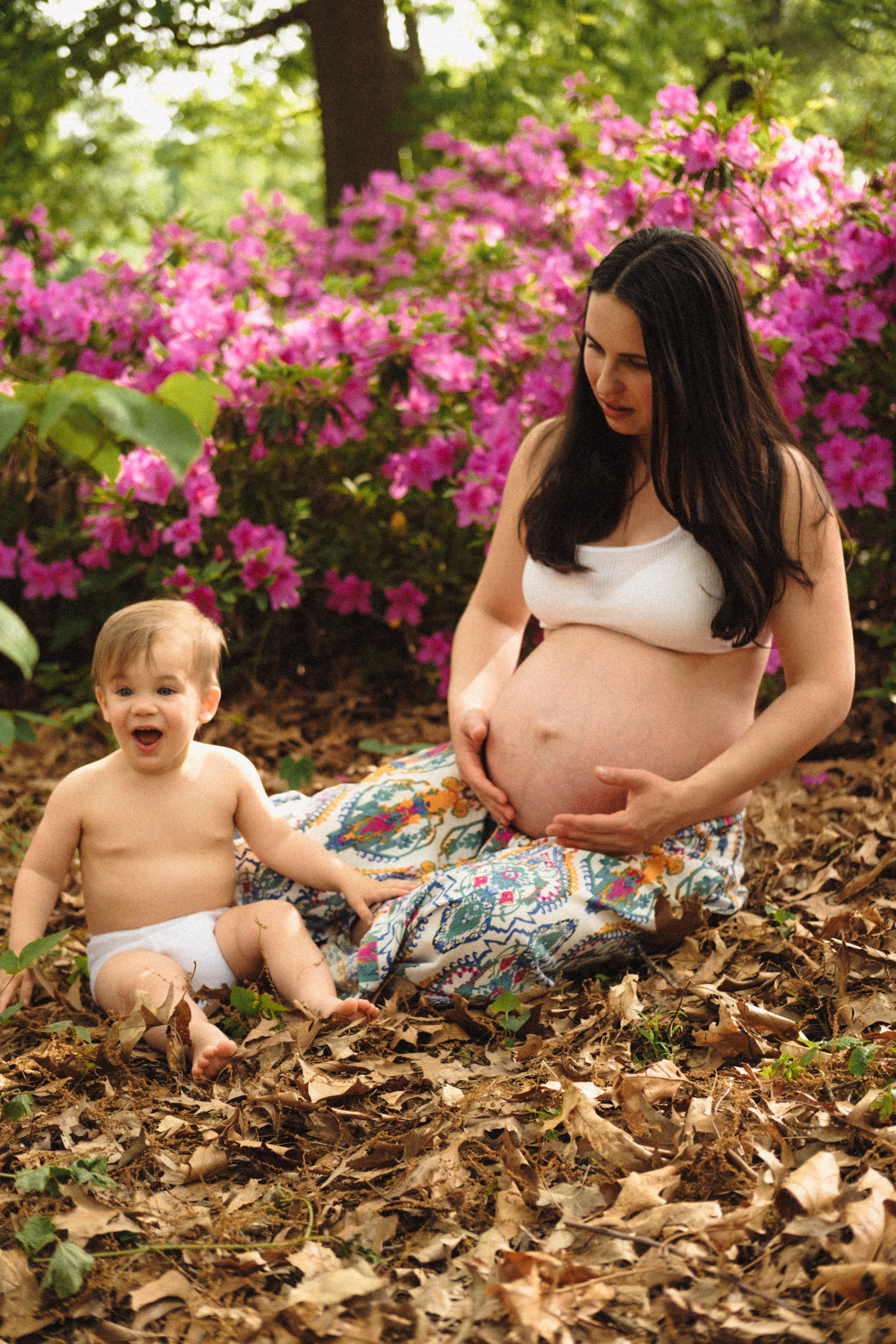 Spring Maternity Session at Bryan Park in Richmond, VA. Family Photographer Anna Dobrovolskaia | Richmond, VA