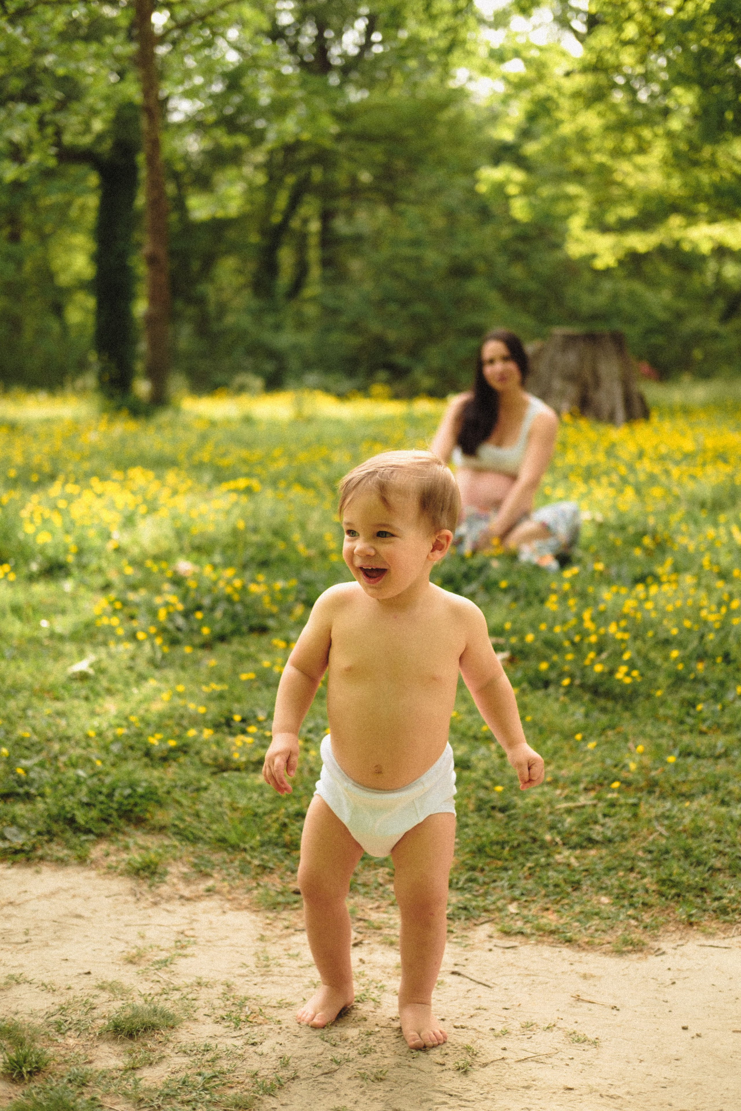 Spring Maternity Session at Bryan Park in Richmond, VA. Family Photographer Anna Dobrovolskaia | Richmond, VA