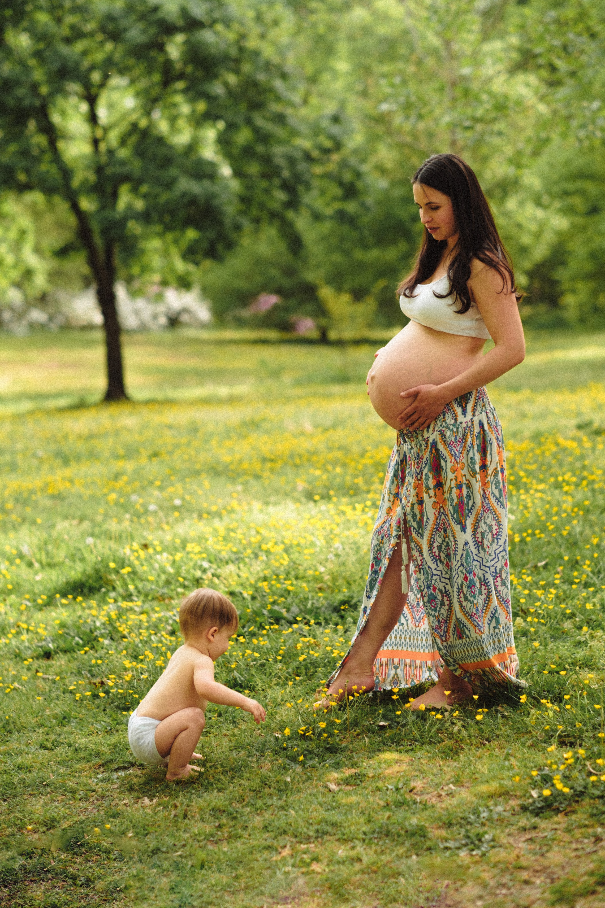 Spring Maternity Session at Bryan Park in Richmond, VA. Family Photographer Anna Dobrovolskaia | Richmond, VA