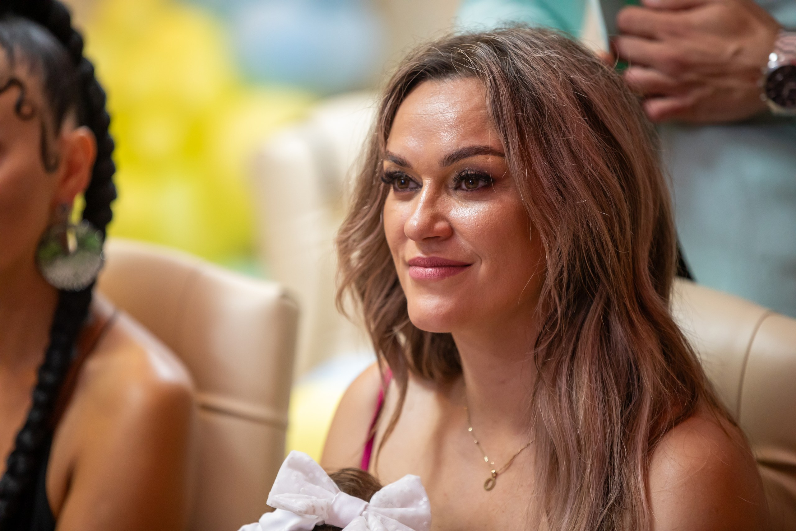 fotograf botez , fotografie botez Botoșani, fotograf Alin Chirilă, amintiri botez, fotografii botez, botez Miruna Parascheva, fotograf copii, fotografie botez în Botoșani-alt="botez , fotografie botez Alin Chirilă, amintiri botez, fotografii emoționante botez Botoșani"-- fotografii-botez-bebelus- amintiri-botez-micuț- moment-sfânt-crestinare- fotografie-emotionanta-botez- detalii-botez-bebelusi- parinti-fericiti-la-botez- fotograf-botez-profesionist- botez-in-biserica-ortodoxa- micuț-botezat-cu-emoție- zâmbete-și-lacrimi-la-botez- bebeluș-la-cristelniță- decor-botez-colorat- botez-cu-dragoste-și-credință- emotie-pura-la-botez- fotograf-botez-botosani- botez-iasi-suceava-fotograf- amintiri-nepretuite-botez-- Preotul ținându-l pe micuțul Mathias Gabriel la botez, în biserica Înălțarea Domnului, Copălău - Detalii de la botezul lui Mathias – lumânare, trusou și icoană - Familia lui Mathias Gabriel alături de micuț, în ziua botezului - Portret emoționant cu mama și bebelușul în brațe, în biserică,fotograf profesionist evenimente Botoșani, Iași, Suceava, Fălticeni, Bacău, Pașcani, Roman - AlinoFotoStudio by Alin Chirilă - servicii foto nuntă, botez, cununie, ședințe foto creative, albume personalizate, fotografii emoționante și calitative pentru cele mai importante momente din viață,fotograf nuntă Botoșani Alin Chirilă, ședință foto botez Iași - AlinoFotoStudio, servicii fotograf profesionist evenimente Suceava, fotograf cununie civilă Fălticeni - Alin Chirilă, album foto nuntă personalizat Bacău.“Bebeluș botezat în biserică, ținut în brațe de nași” • “Detaliu cu lumânarea de botez decorată cu flori albe” • “Părinți emoționați alături de copilul lor la ceremonia de botez” • “Masa festivă de botez cu decor tematic și tort personalizat” • “Momentul în care preotul toarnă apă sfințită pe fruntea bebelușului” “Bebeluș în rochie albă de botez, zâmbind în brațele mamei” • “Detaliu cu cruciulița de botez așezată pe o pernă de satin” • “Părinți și nași aprinzând lumânările în timpul ceremoniei de botez” • “Tort de botez decorat cu figurine tematice și numele copilului” • “Copil botezat dormind liniștit în pătuțul decorat festiv” • “Momentul în care preotul binecuvântează copilul în fața altarului” • “Invitați adunându-se în jurul mesei festive la petrecerea de botez” • “Bebeluș ținând în mână o jucărie personalizată primită la botez” • “Familie fericită pozând împreună după ceremonia de botez” • “Decor tematic cu baloane și flori la locația petrecerii de botez” fotograf Botoșani fotograf evenimente fotograf botez Alin Chirila fotograf alinofotostudio.fotograf botez Amelis Maria, fotografie botez Botoșani, fotograf Alin Chirilă, amintiri botez, fotografii botez, botez Amelis Maria, fotograf copii, fotografie botez în Botoșani,