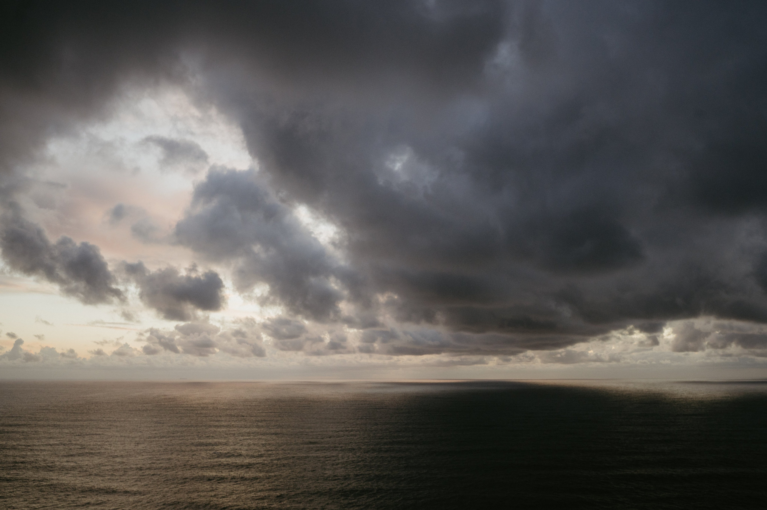 Praia da Ursa – ședință foto de cuplu într-un loc magic din Portugalia. Valentin Melen - fotograf de nunta 🤍