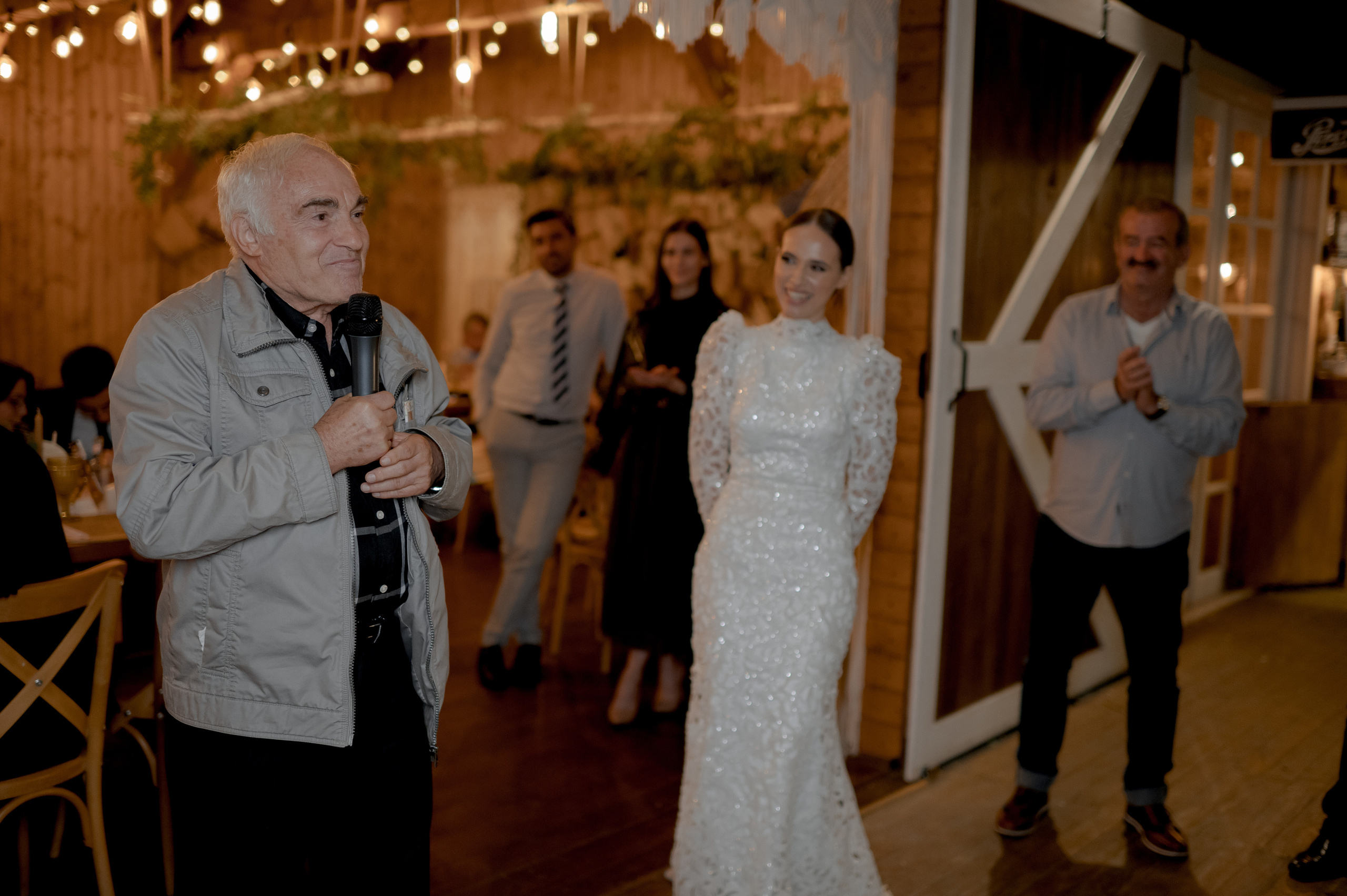 Boho barn wedding in Romania at Papadia Village, Dolj. Wedding photographer and videographer based in Timisoara, Romania