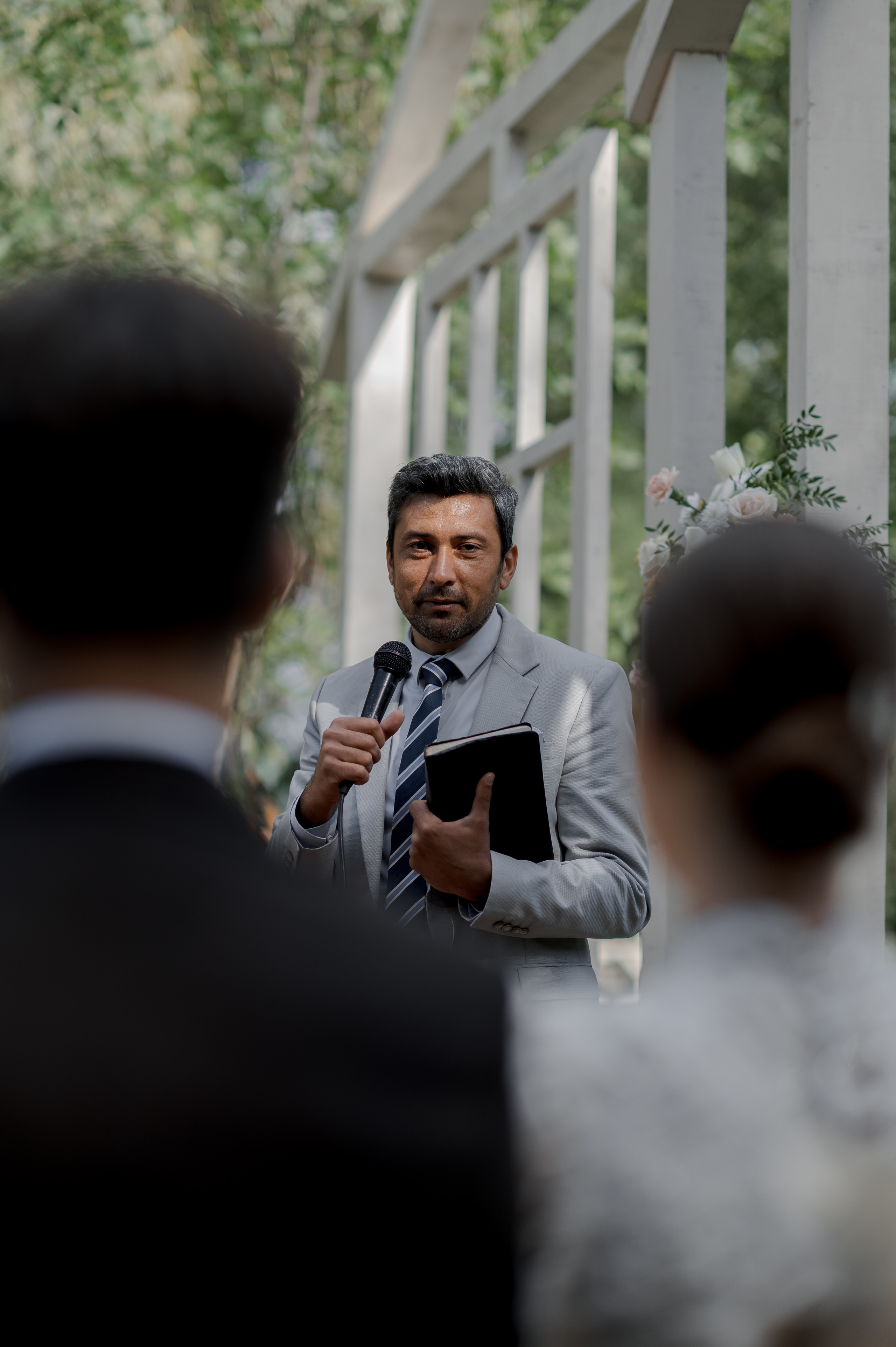 Boho barn wedding in Romania at Papadia Village, Dolj. Wedding photographer and videographer based in Timisoara, Romania