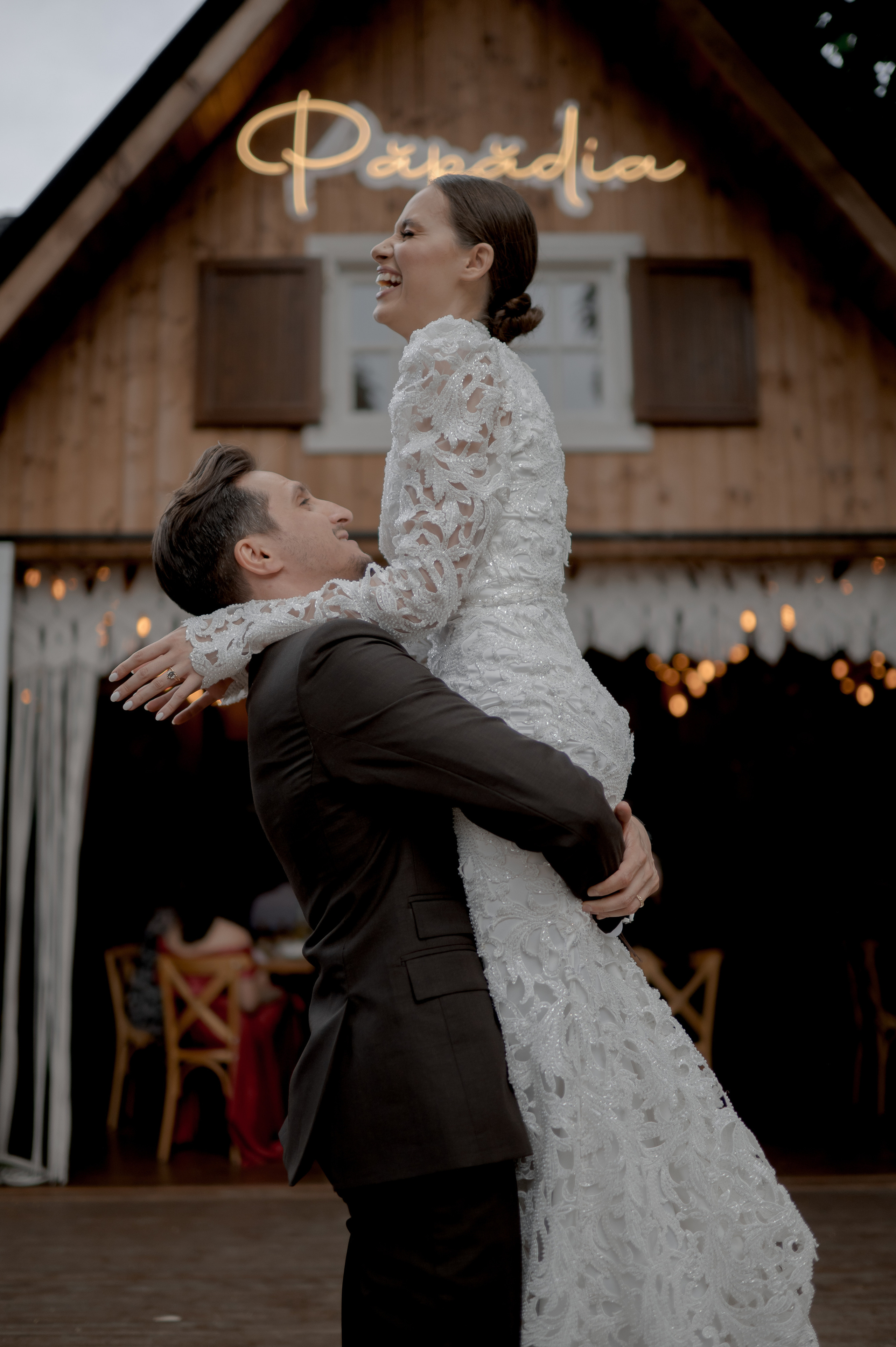 Boho barn wedding in Romania at Papadia Village, Dolj. Wedding photographer and videographer based in Timisoara, Romania