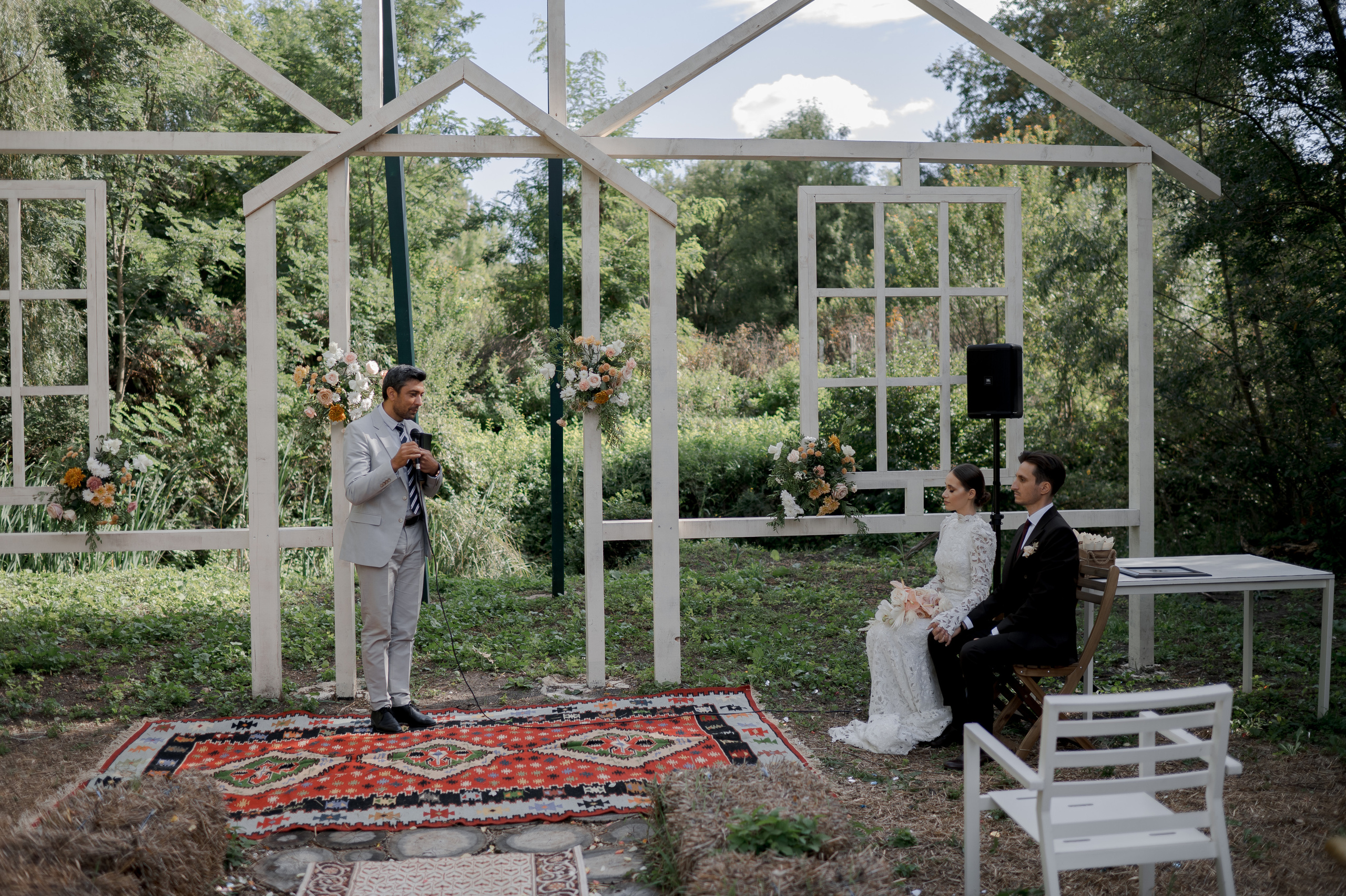 Boho barn wedding in Romania at Papadia Village, Dolj. Wedding photographer and videographer based in Timisoara, Romania