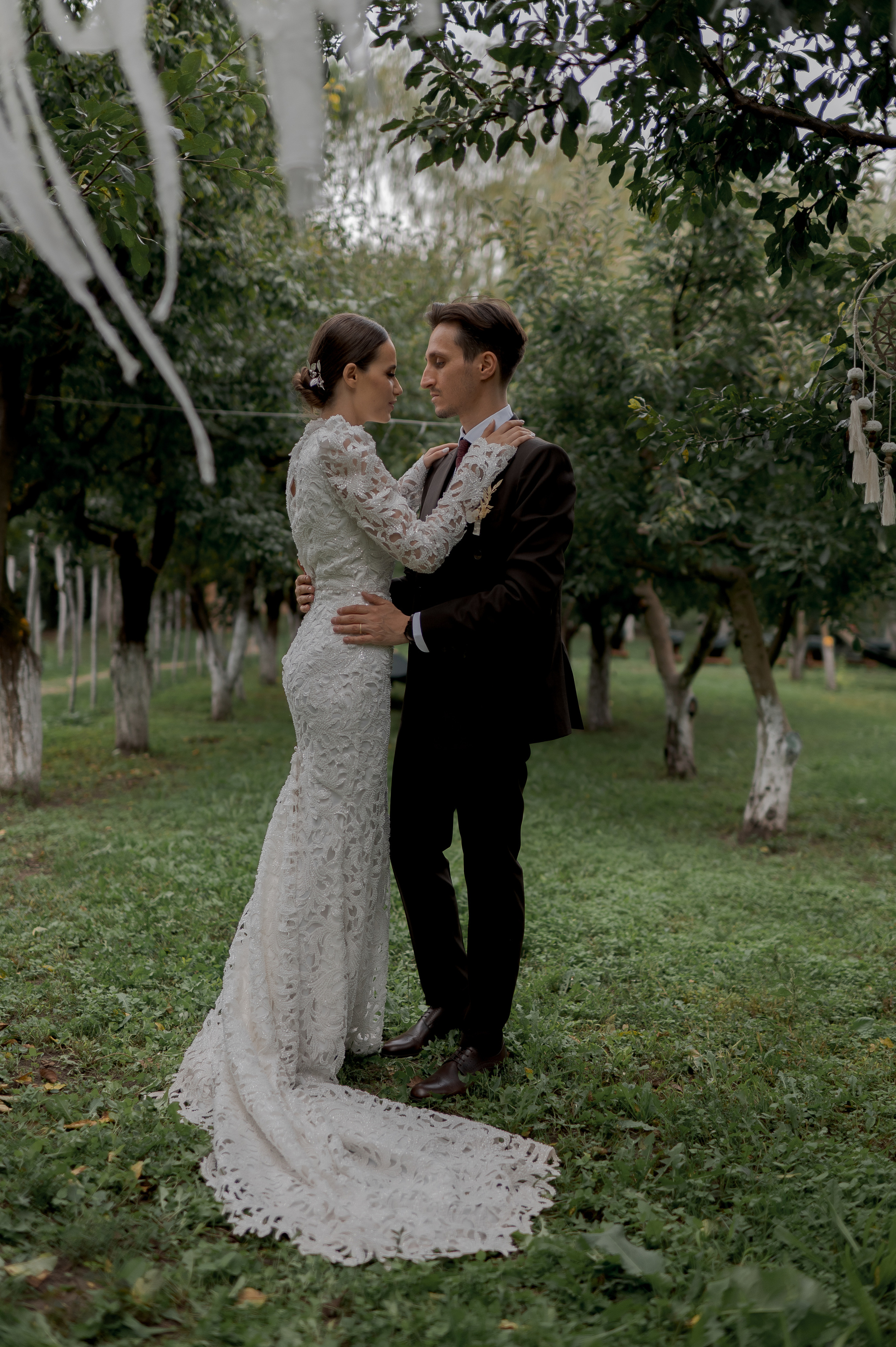 Boho barn wedding in Romania at Papadia Village, Dolj. Wedding photographer and videographer based in Timisoara, Romania