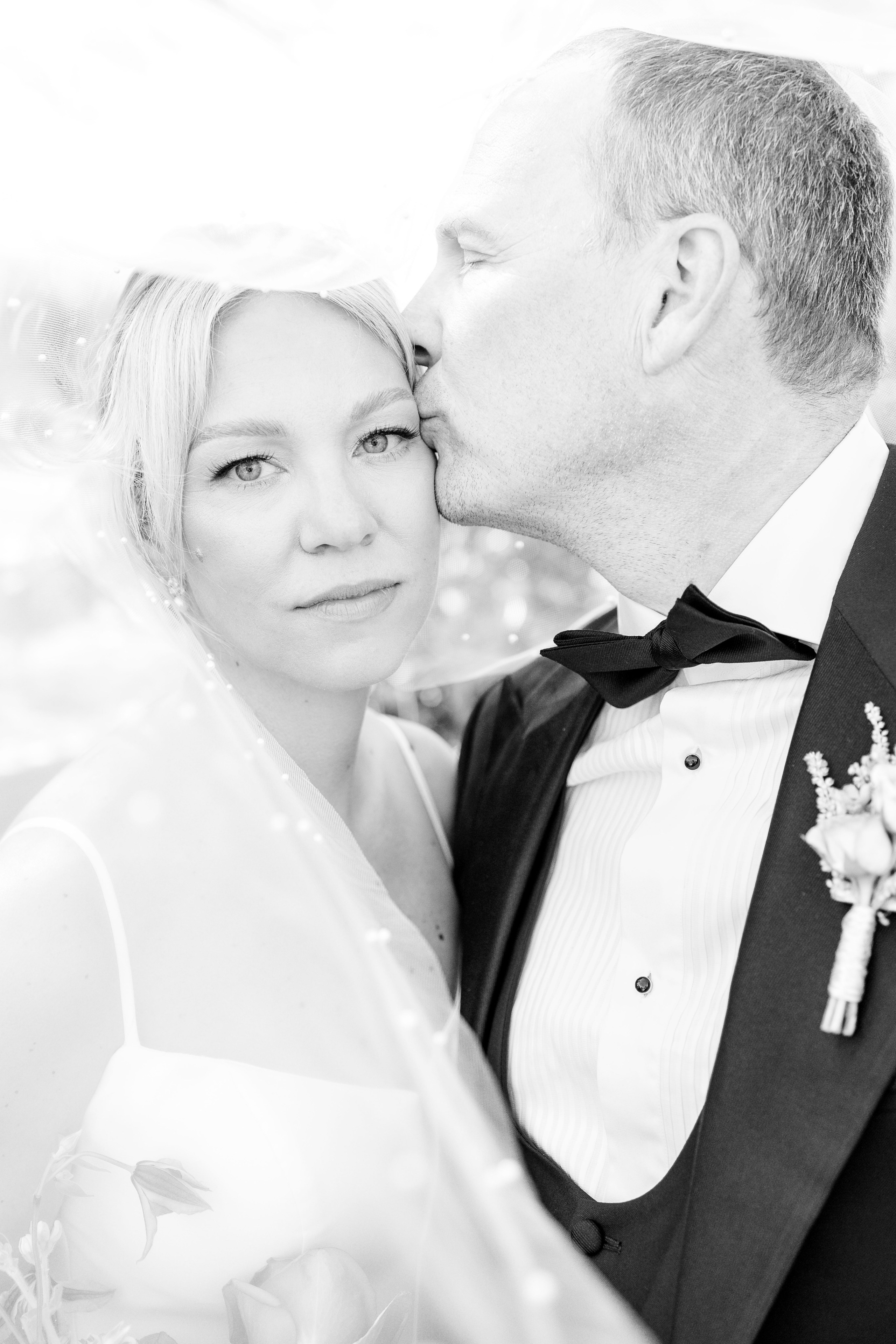 The timeless portrait of a bride and groom in Barcelona highlights modern wedding photography style.