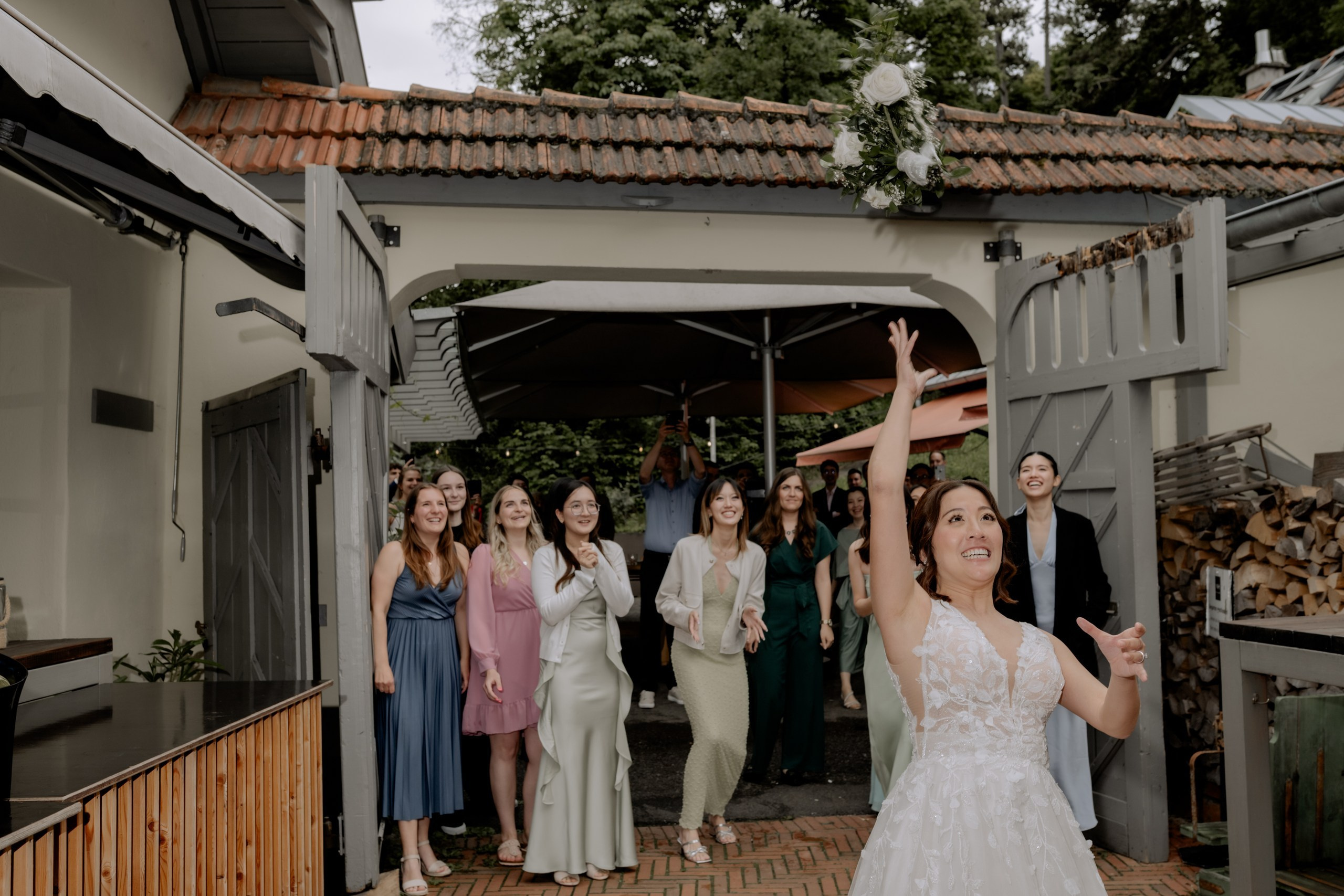 Chom & Kevin | Romantische Hochzeitsbilder in Würzburg – Hochzeitsfotografin Anna Saribekyan. Anna Saribekyan – Beste Hochzeitsfotografin in Würzburg, Top 10 in Deutschland