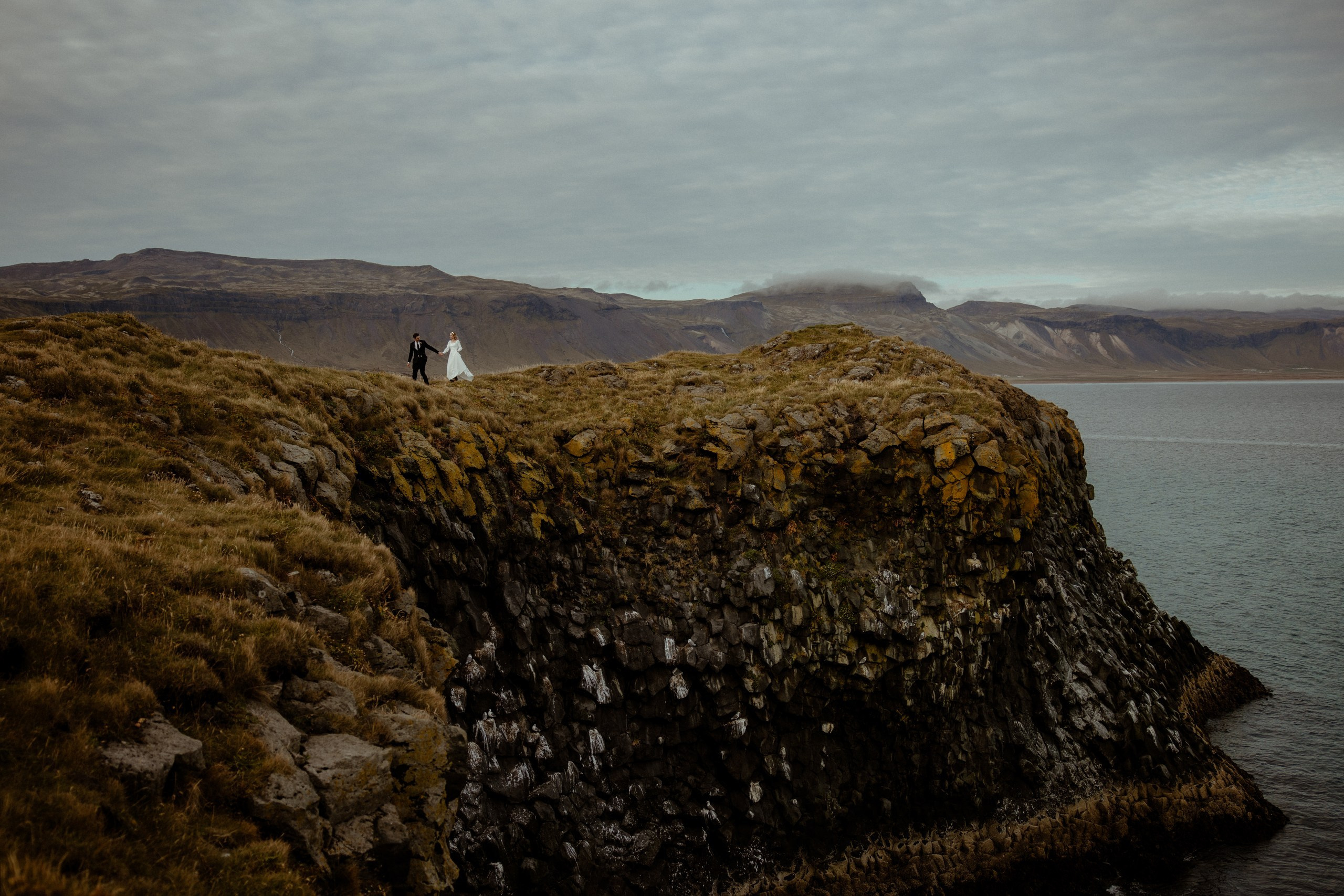 What to pack for Iceland elopement: ultimate Iceland elopement packing list. Iceland elopement photo and video | Nikolaichik Photo