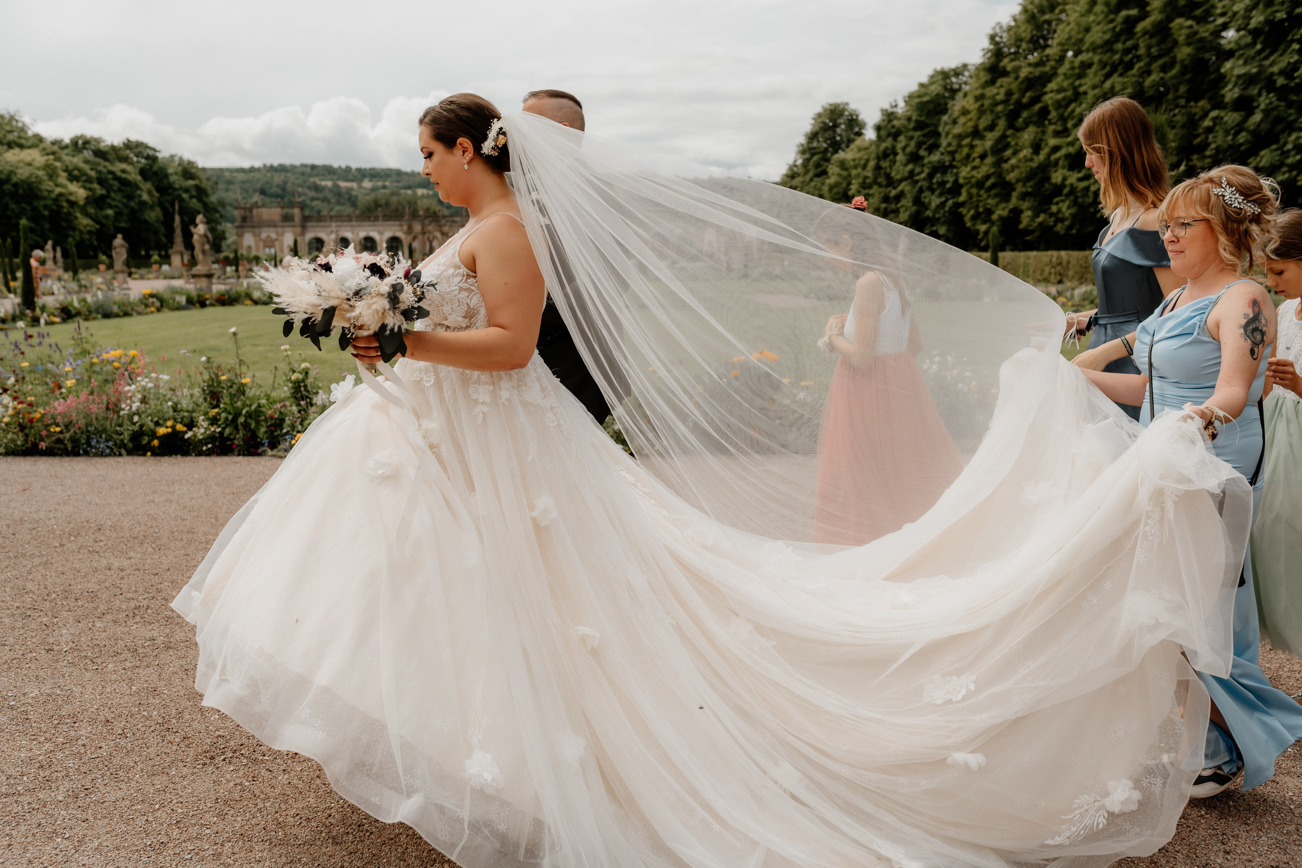 Getting Ready der Braut in Schloss Weikersheim – Letzte Vorbereitungen vor dem großen Moment