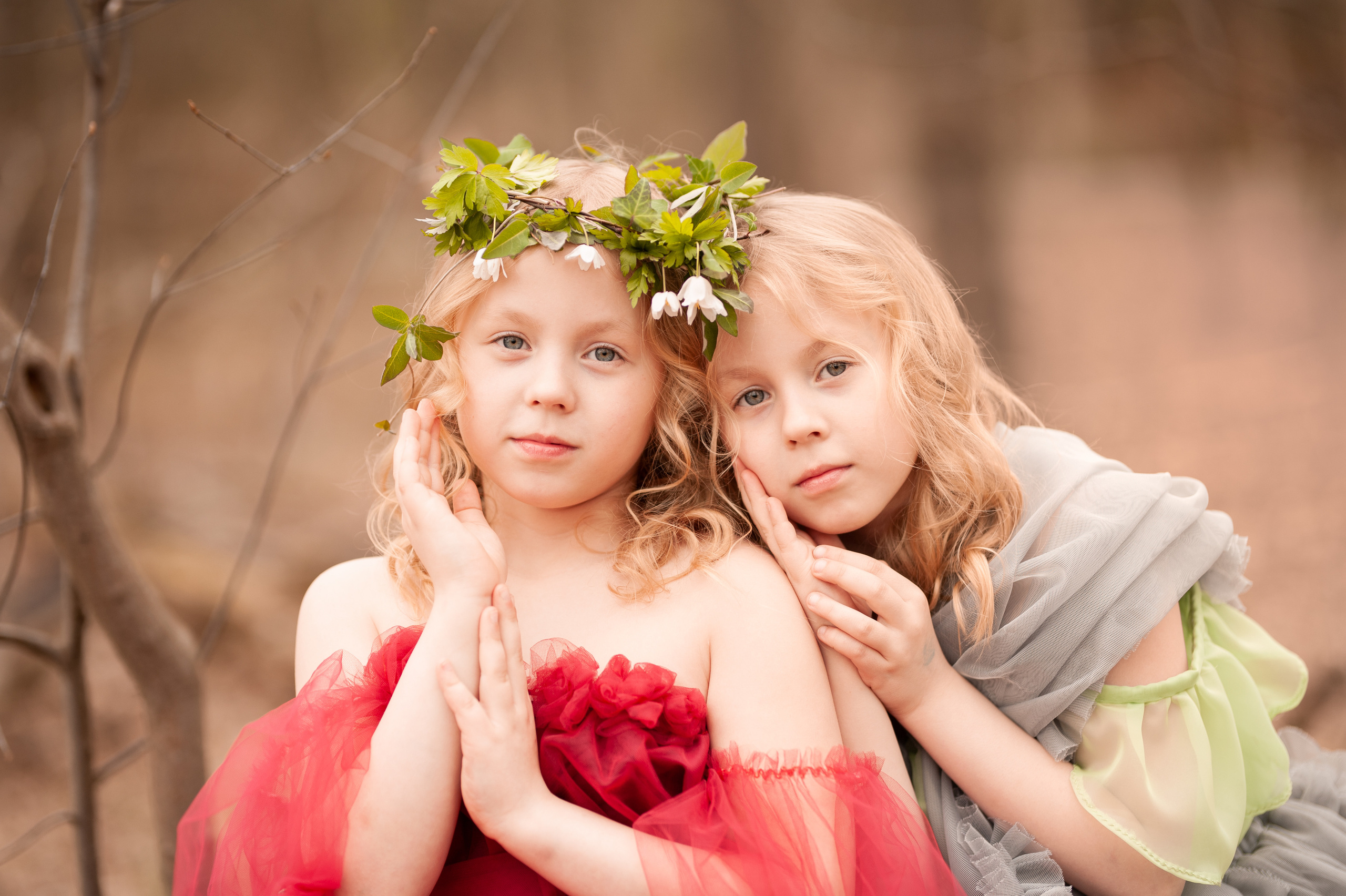 Kleine Feen im Frühlingswald. Fotografin aus NRW
